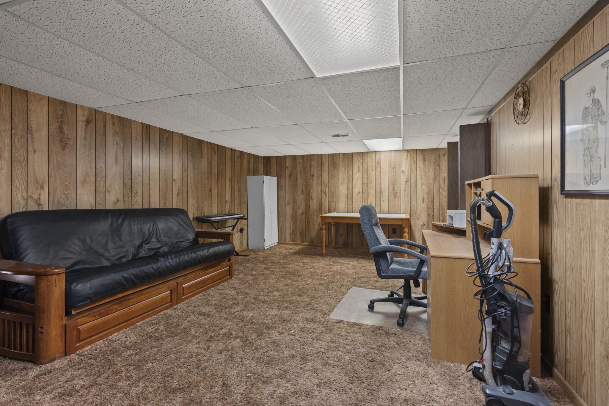 214 W Haertel Street