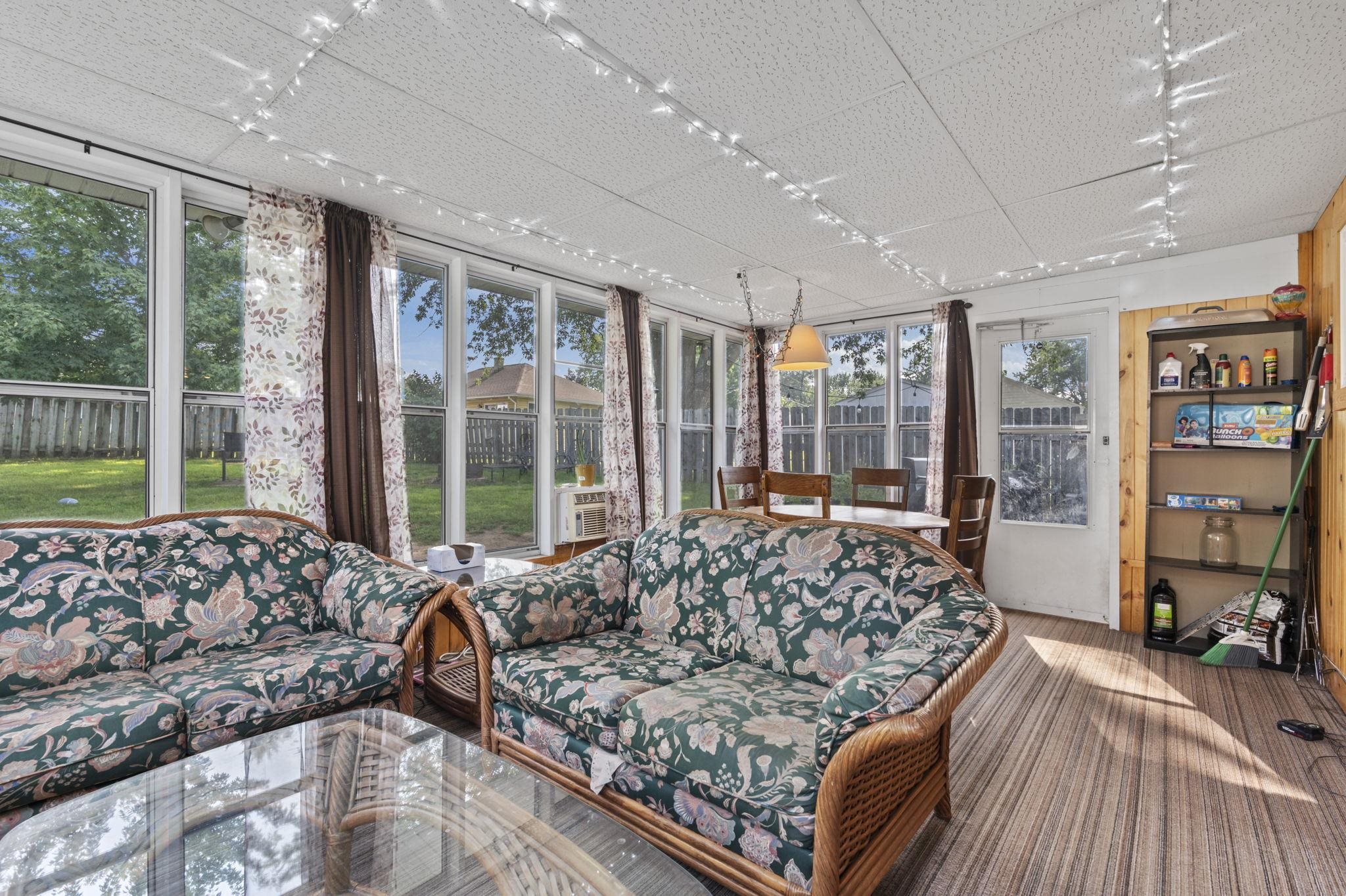 214 W Haertel Street