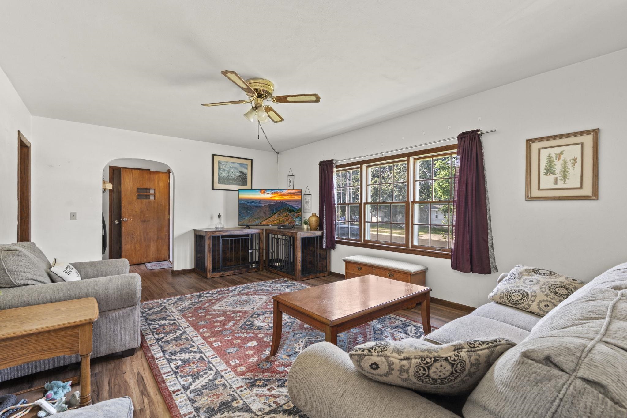 214 W Haertel Street