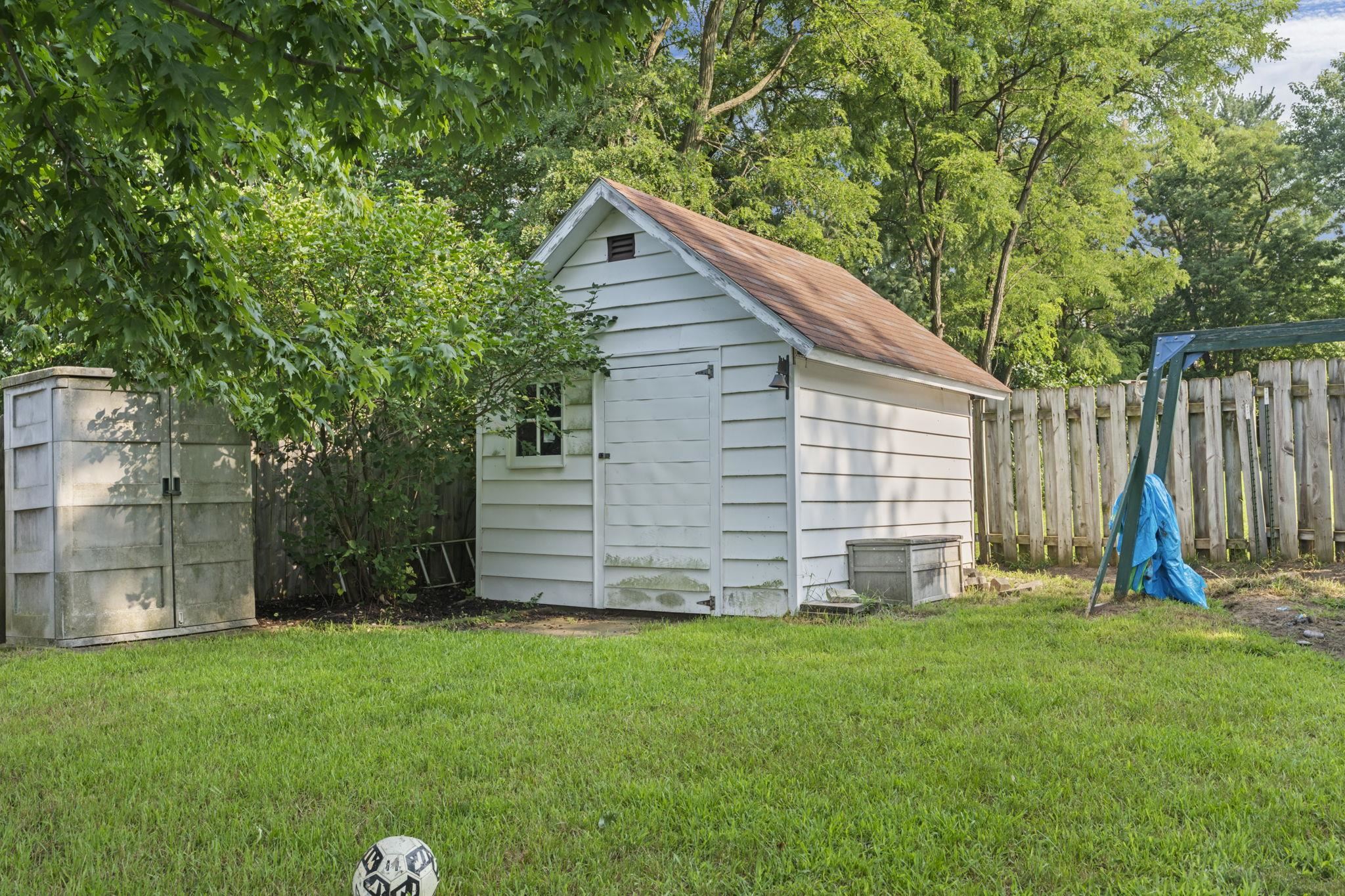 214 W Haertel Street