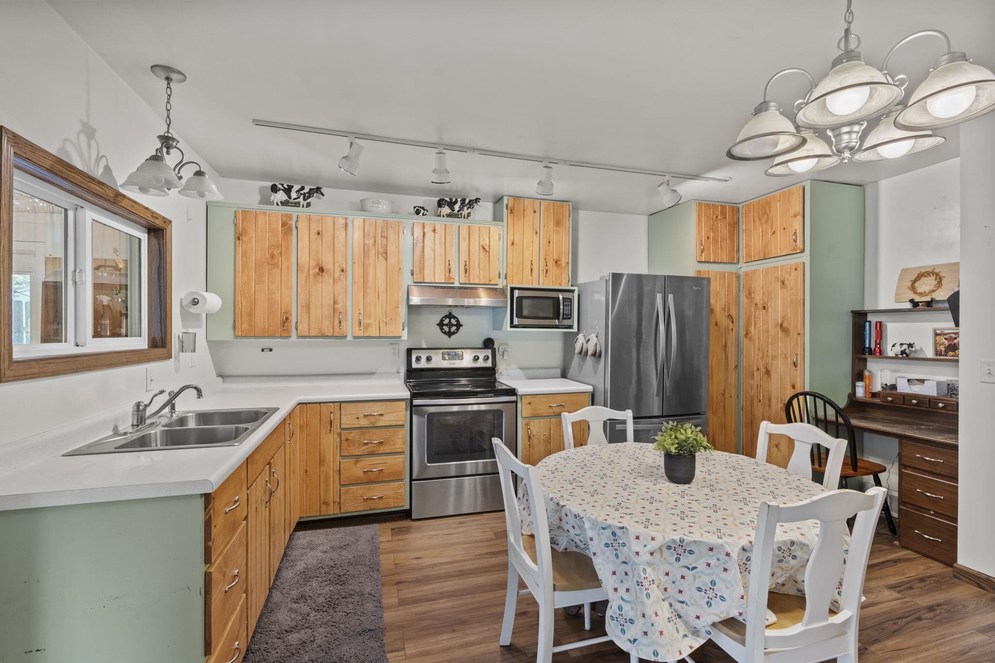 214 W Haertel Street