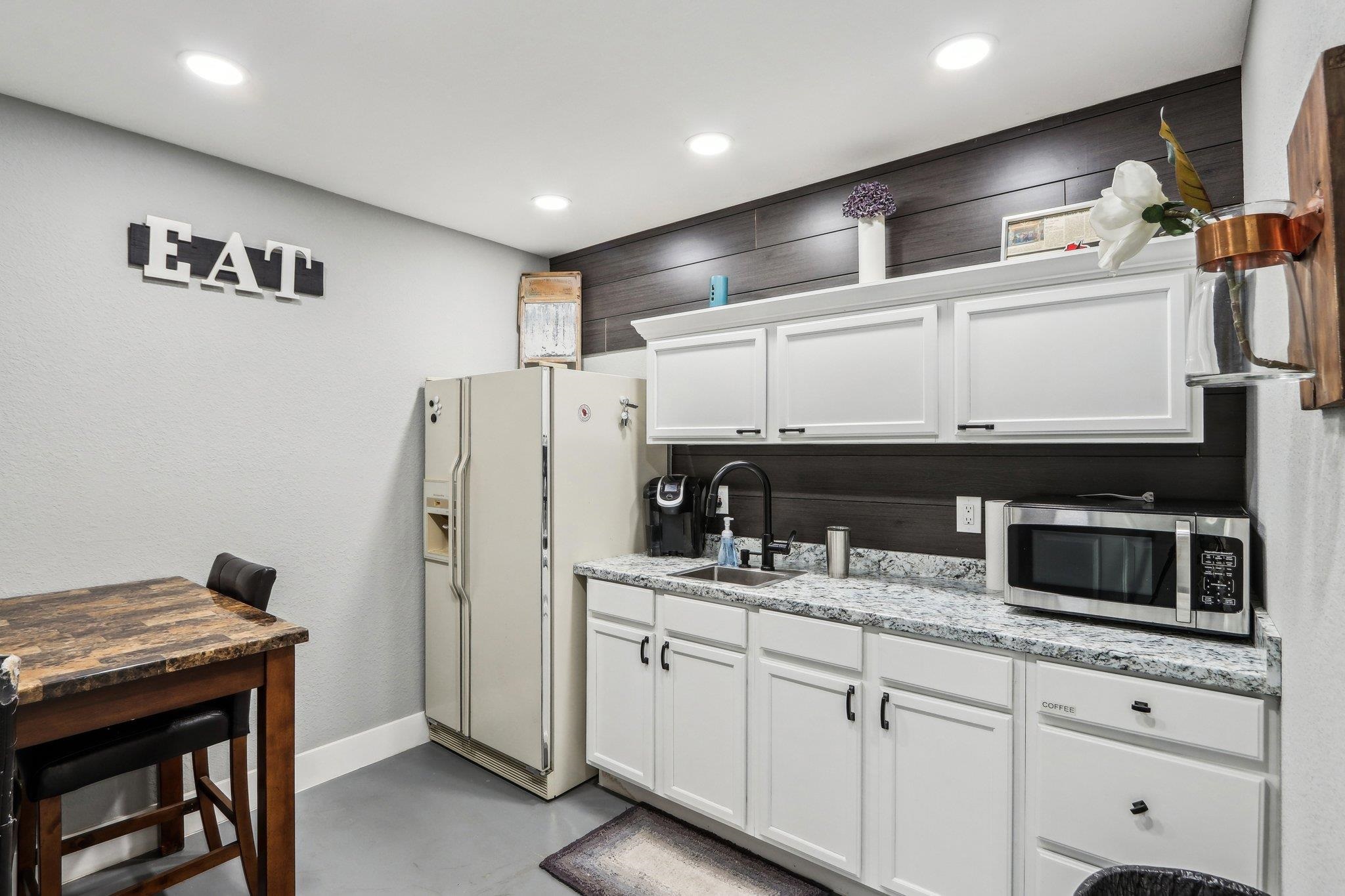 910 Business Park Drive