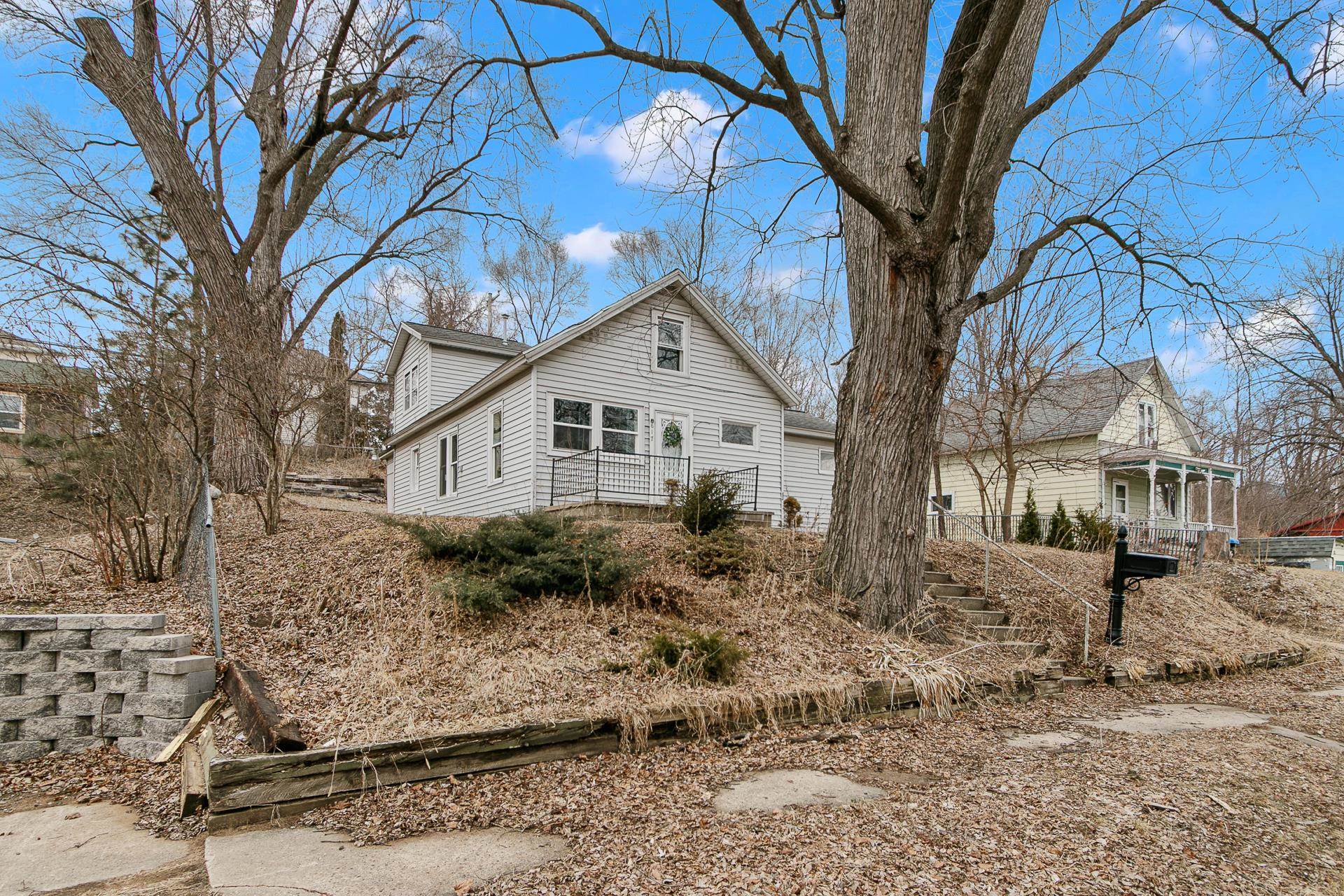 617 E Edgewater Street