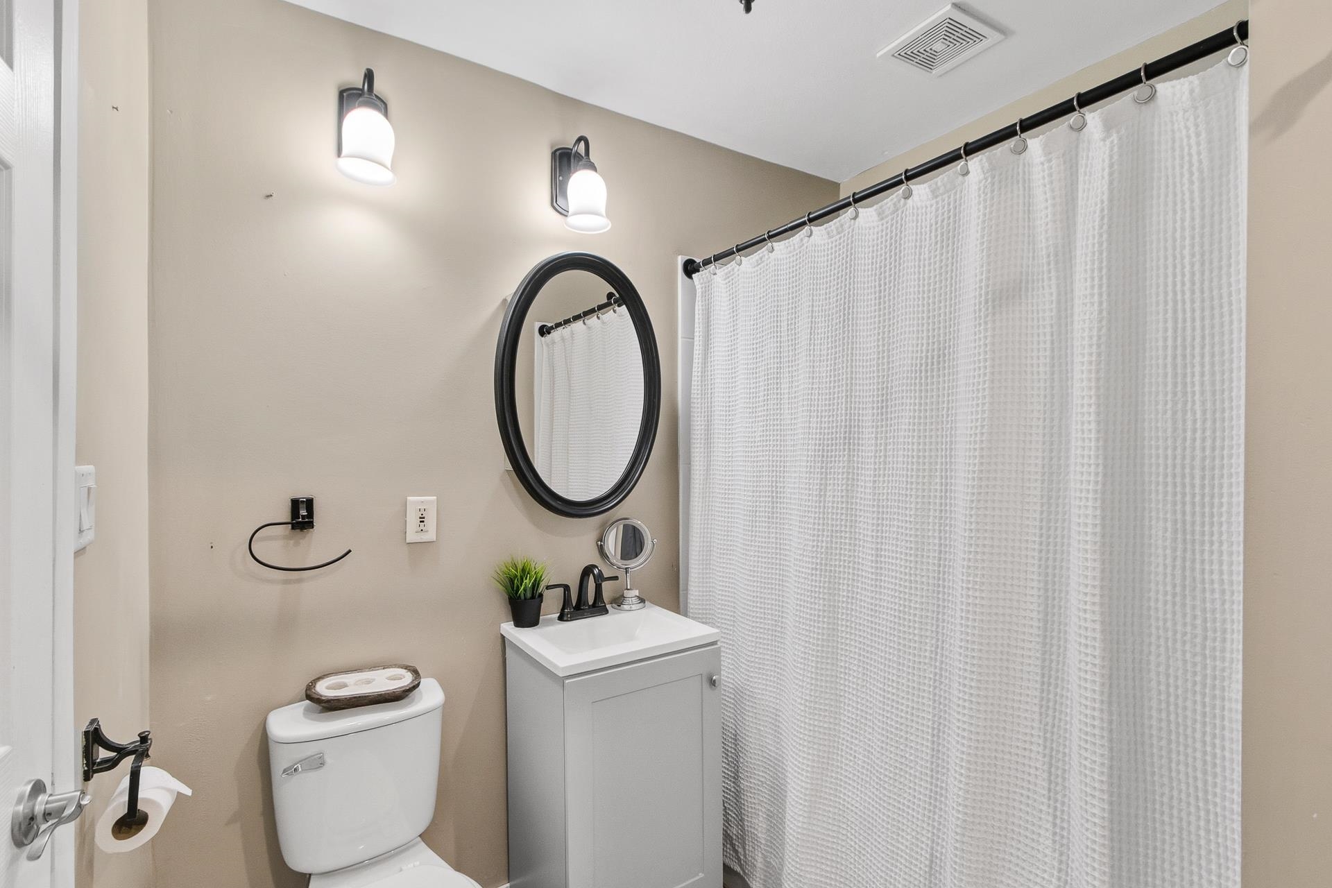 617 E Edgewater Street