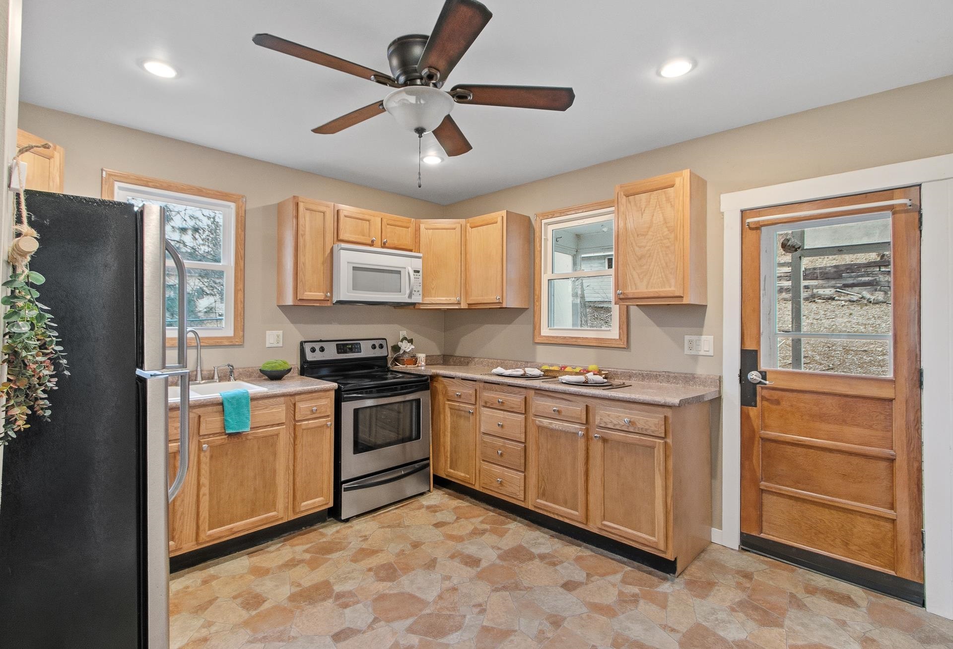 617 E Edgewater Street