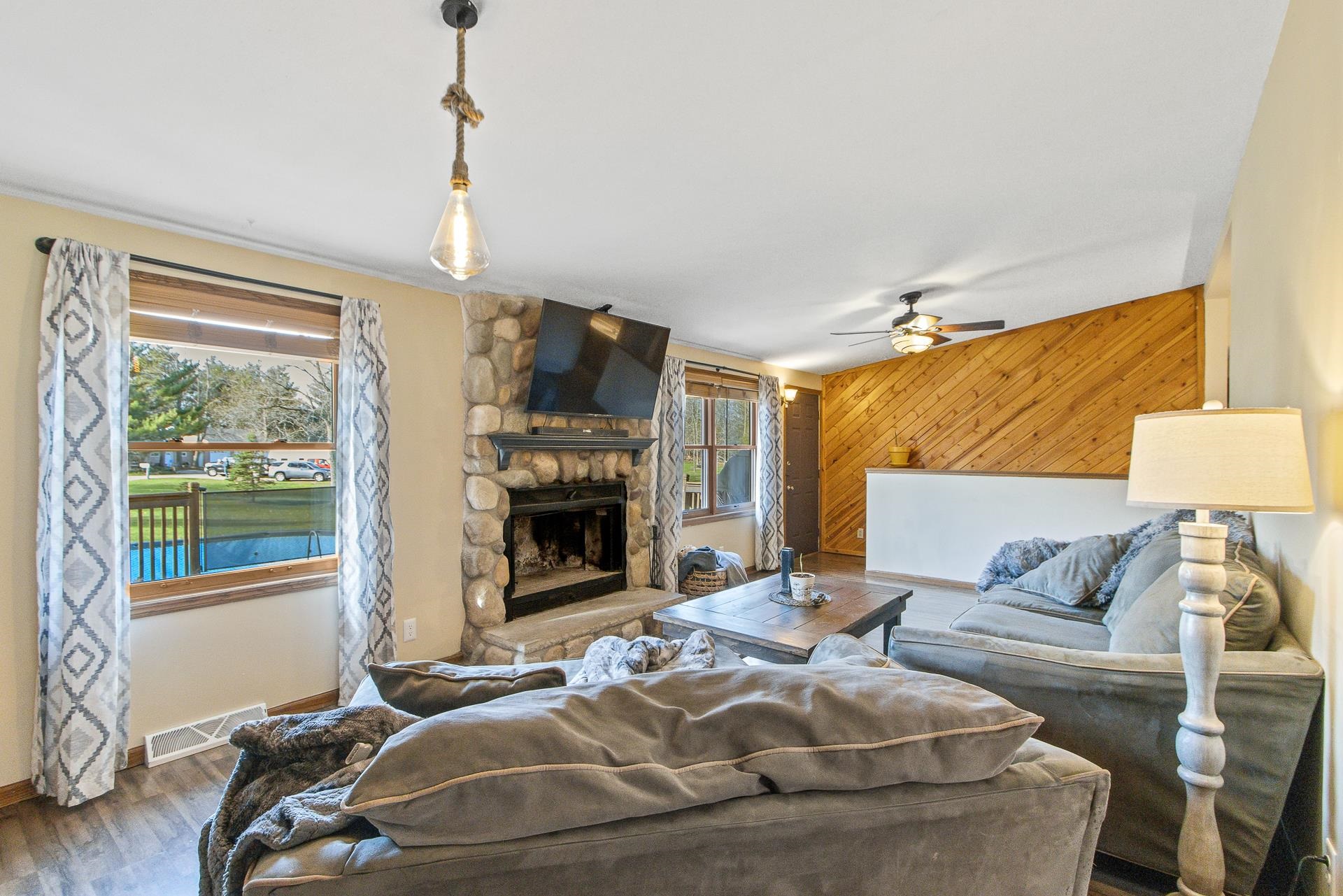 W3560 Glencoe Avenue
