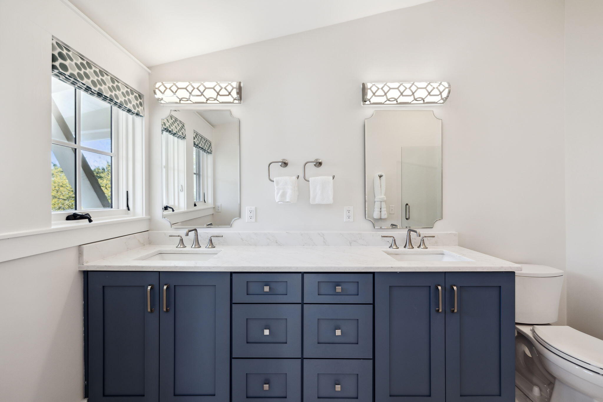 254 E Yacht Pond Lane
