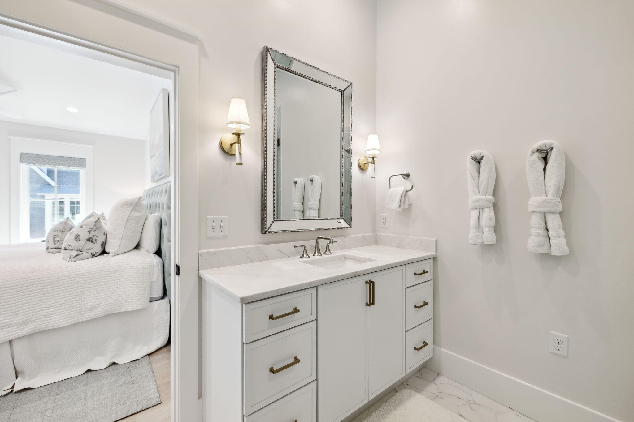 254 E Yacht Pond Lane