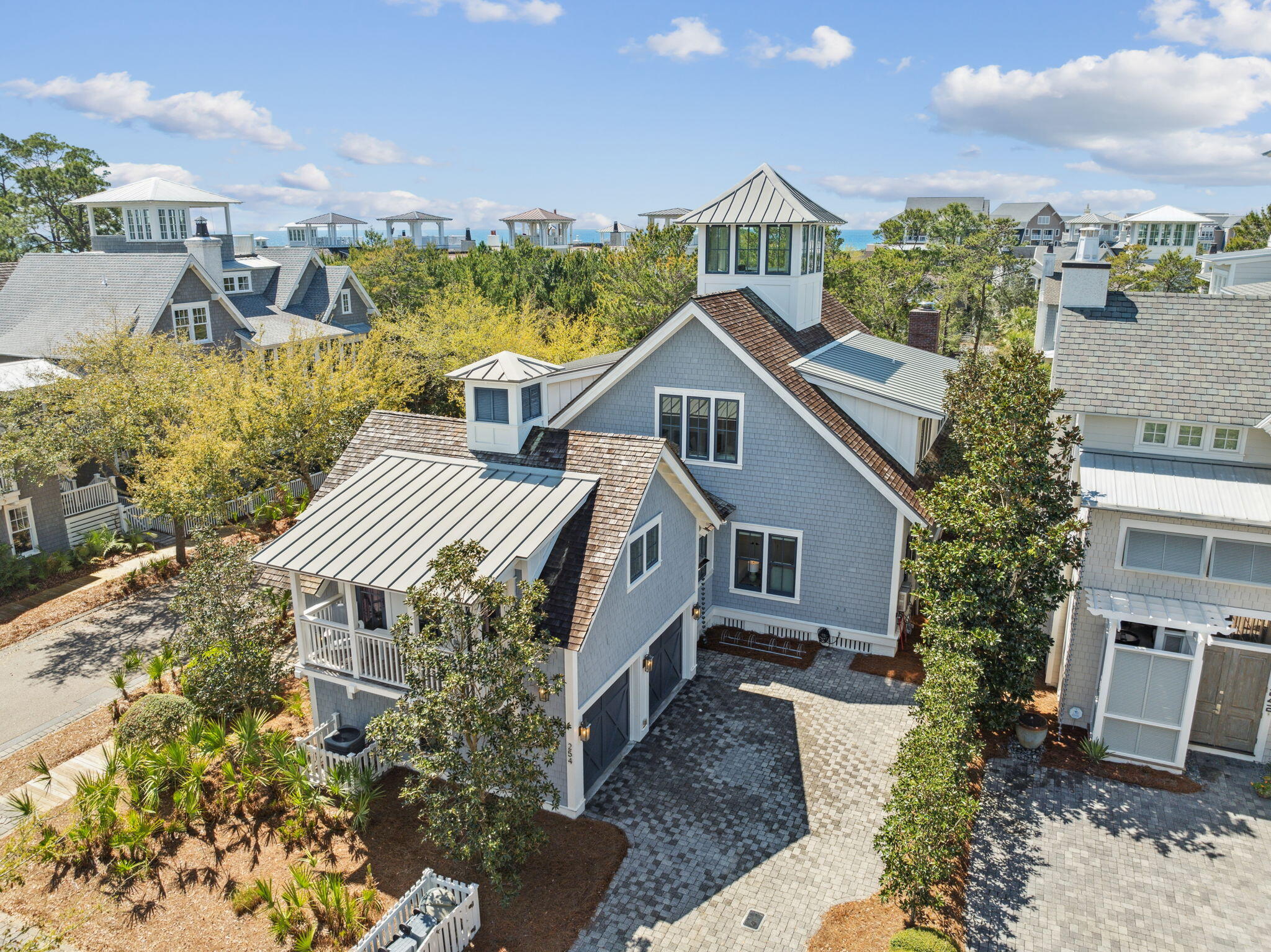 254 E Yacht Pond Lane