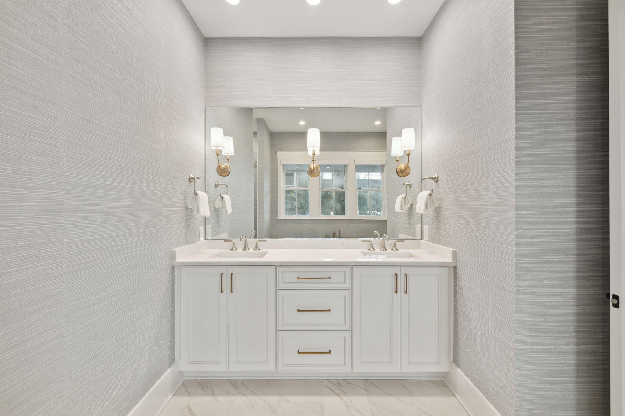254 E Yacht Pond Lane