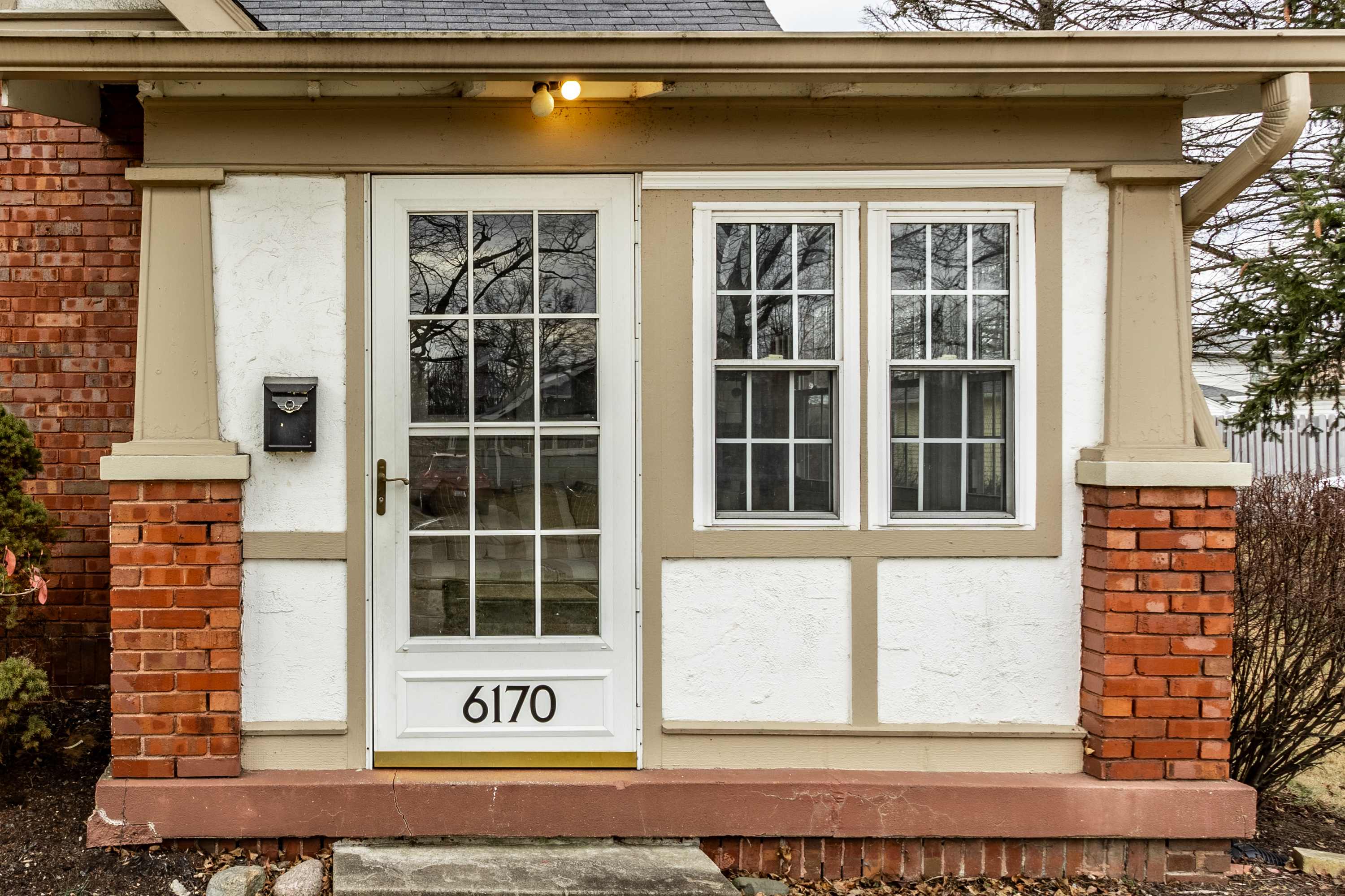 6170 Primrose Avenue
