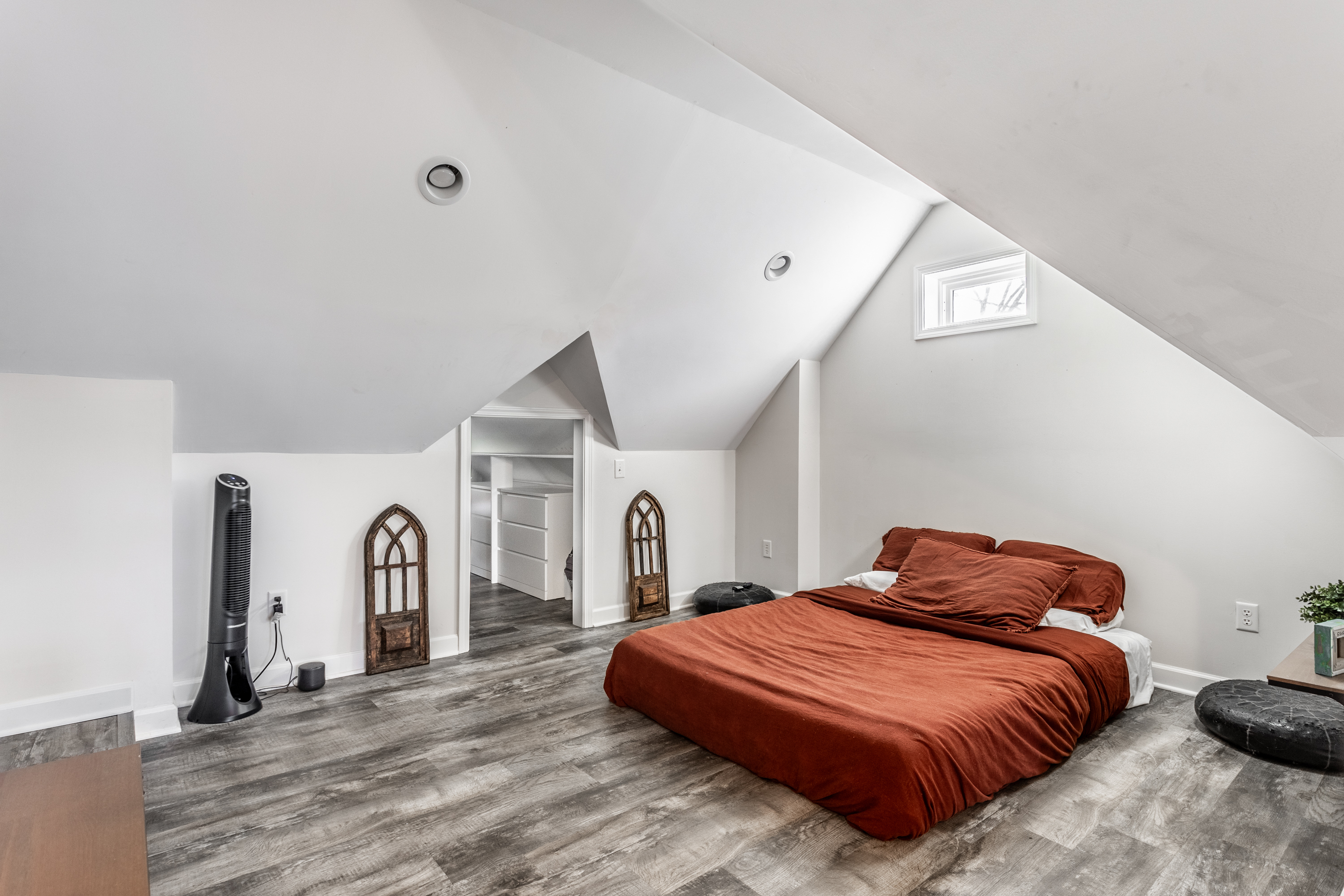 6170 Primrose Avenue