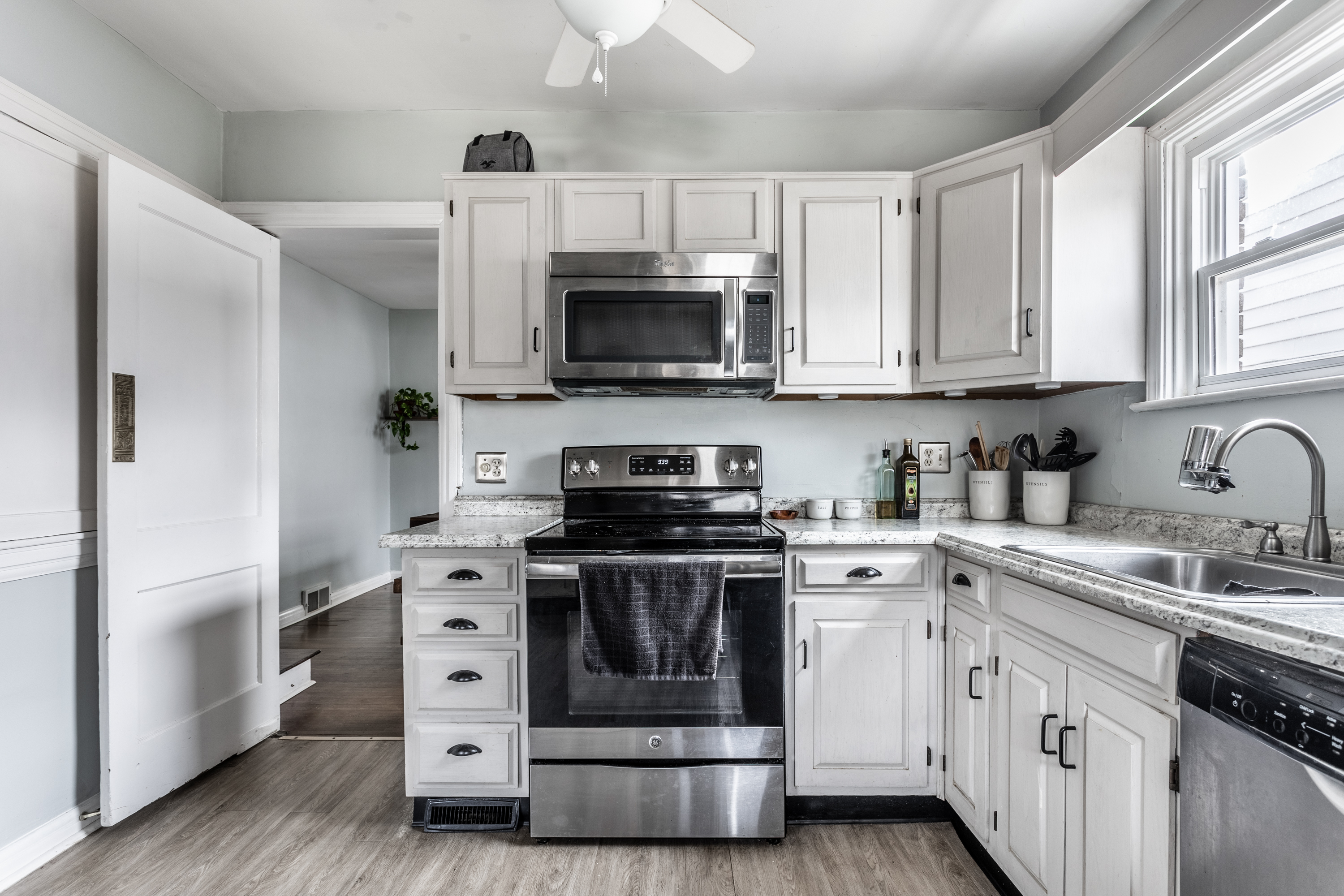 6170 Primrose Avenue