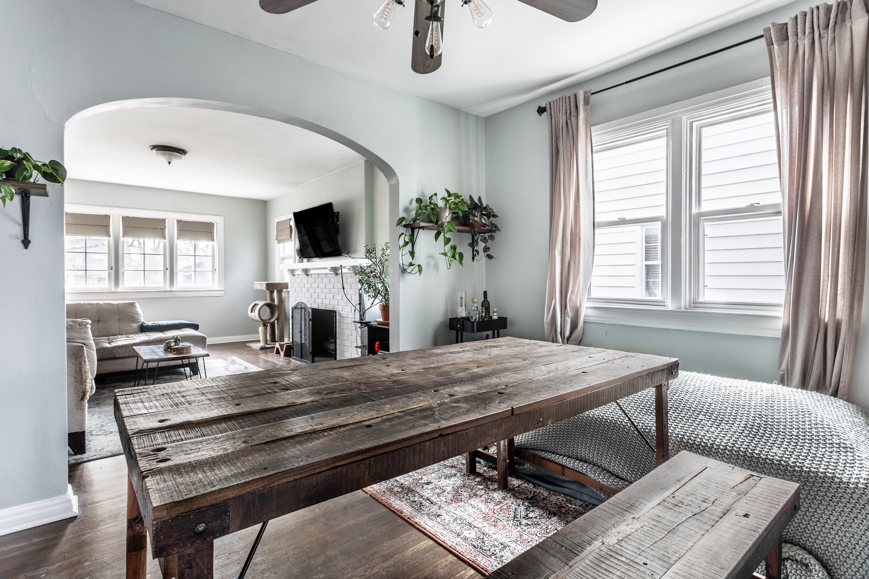 6170 Primrose Avenue