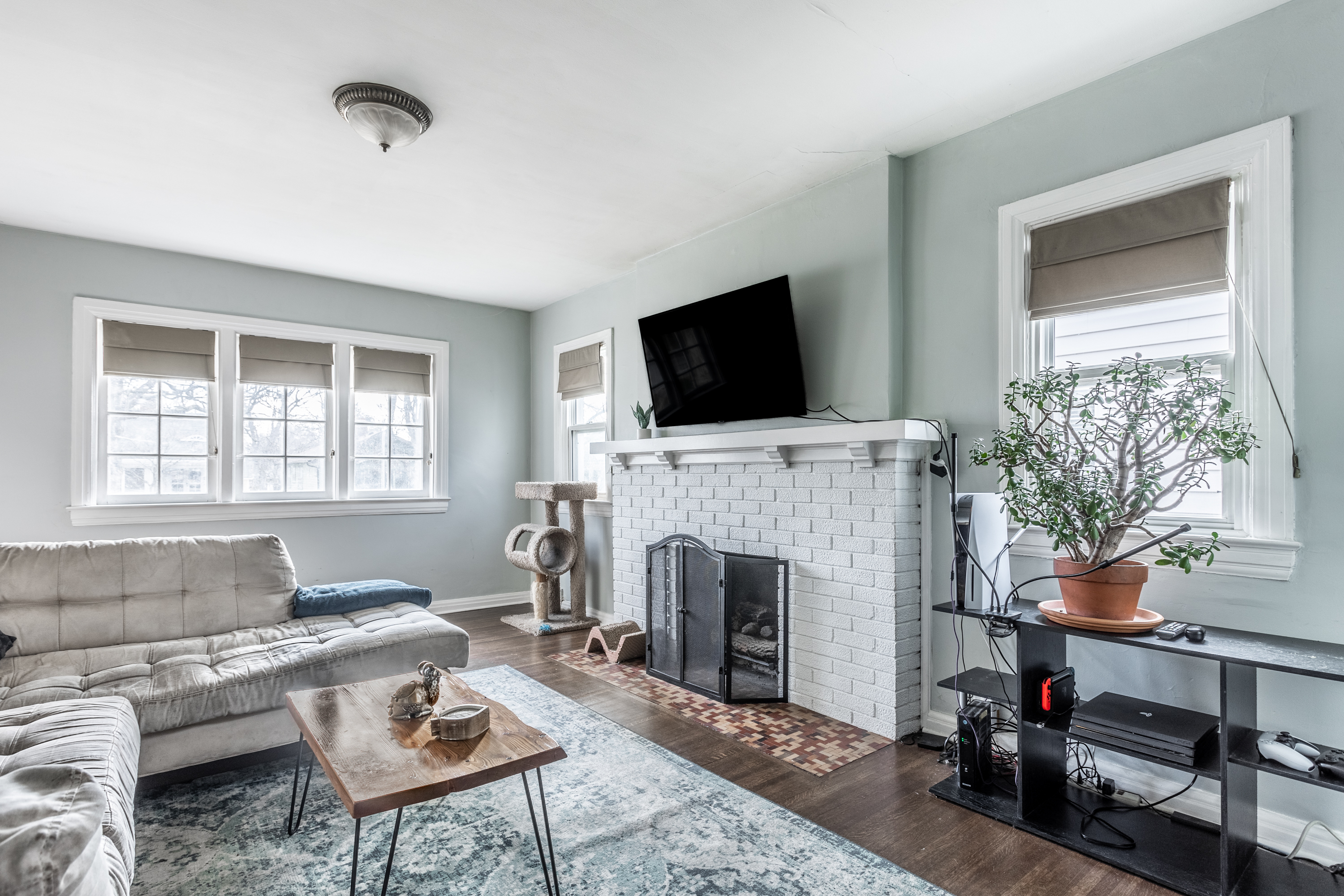 6170 Primrose Avenue