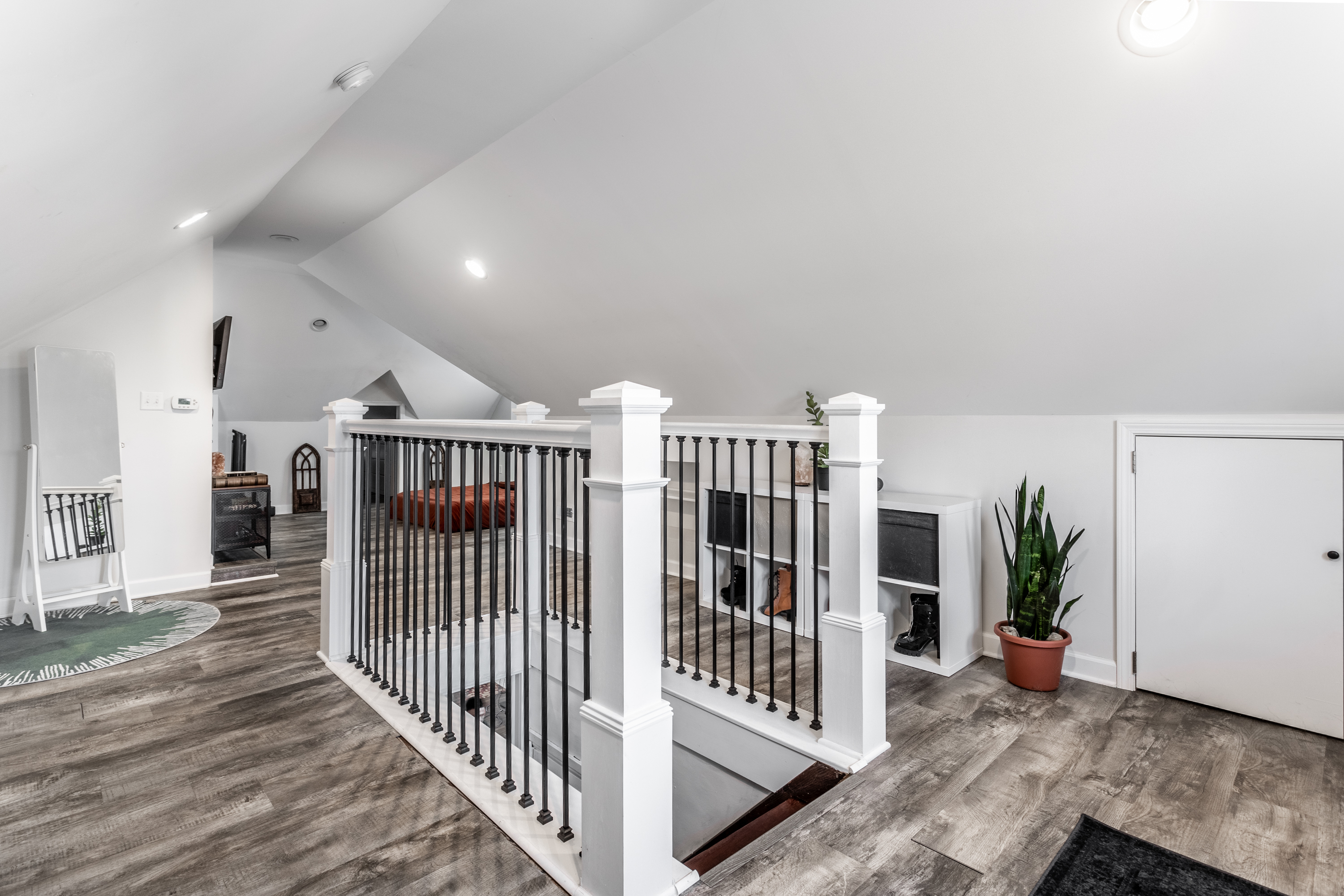 6170 Primrose Avenue