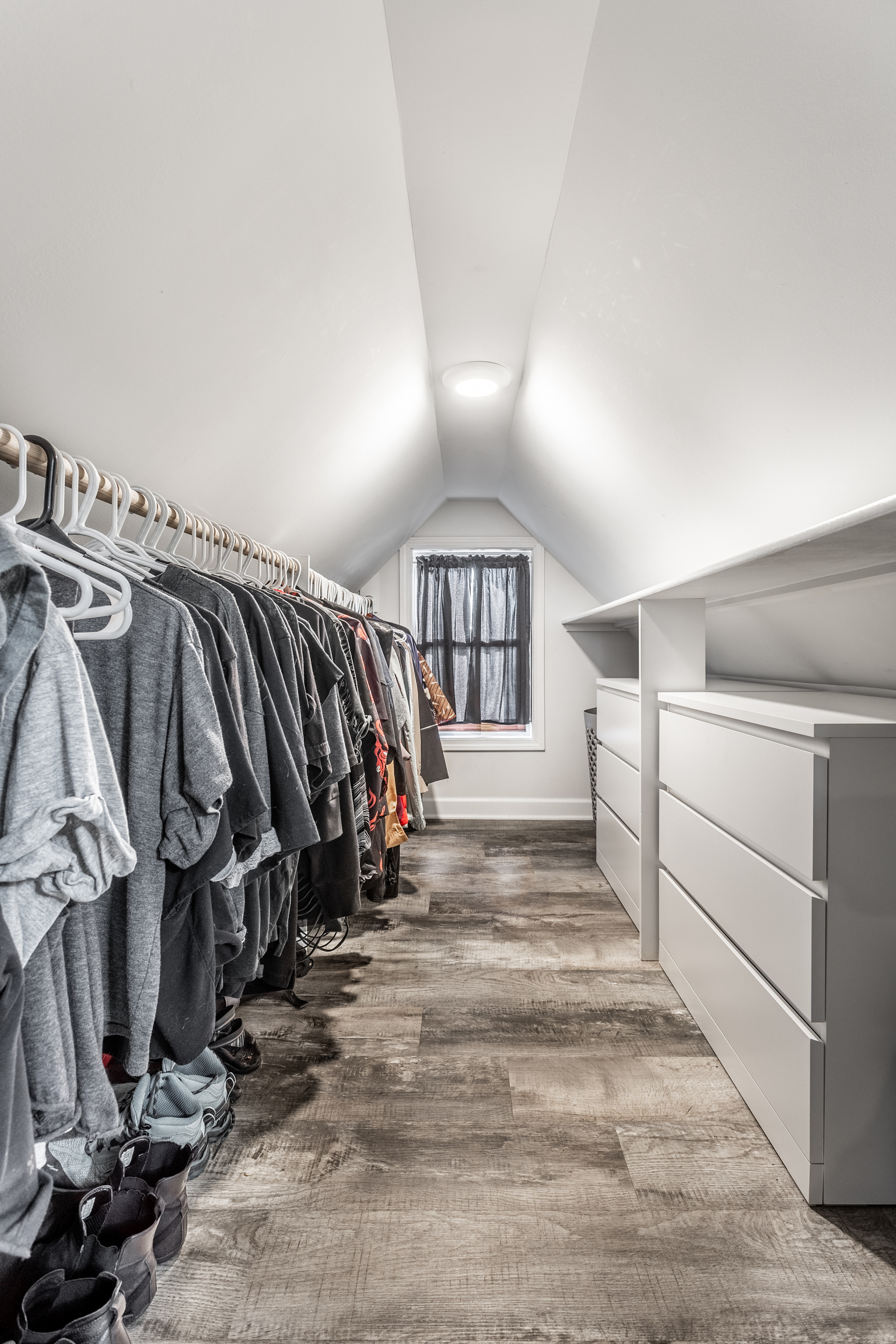 6170 Primrose Avenue