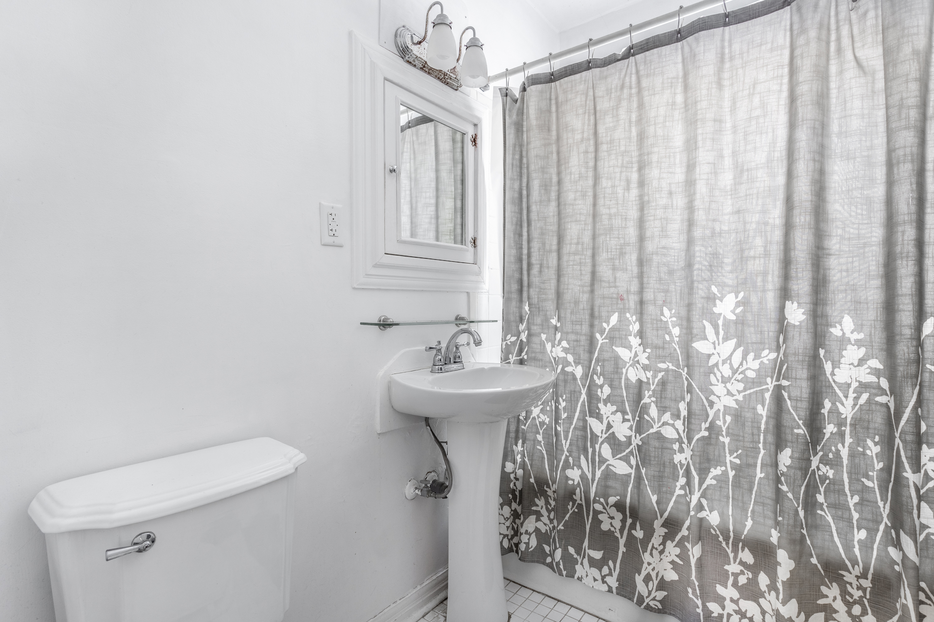 6170 Primrose Avenue