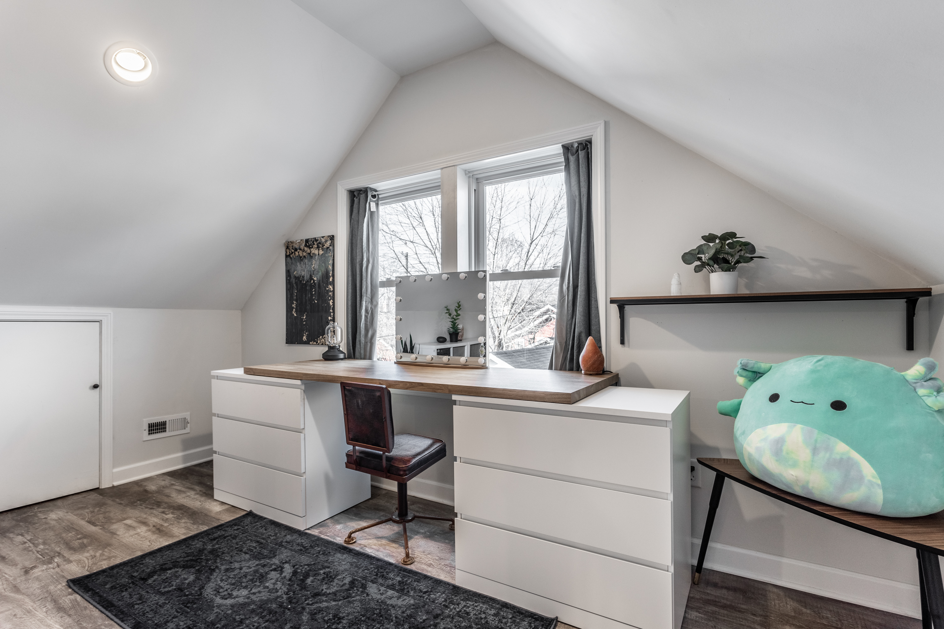 6170 Primrose Avenue