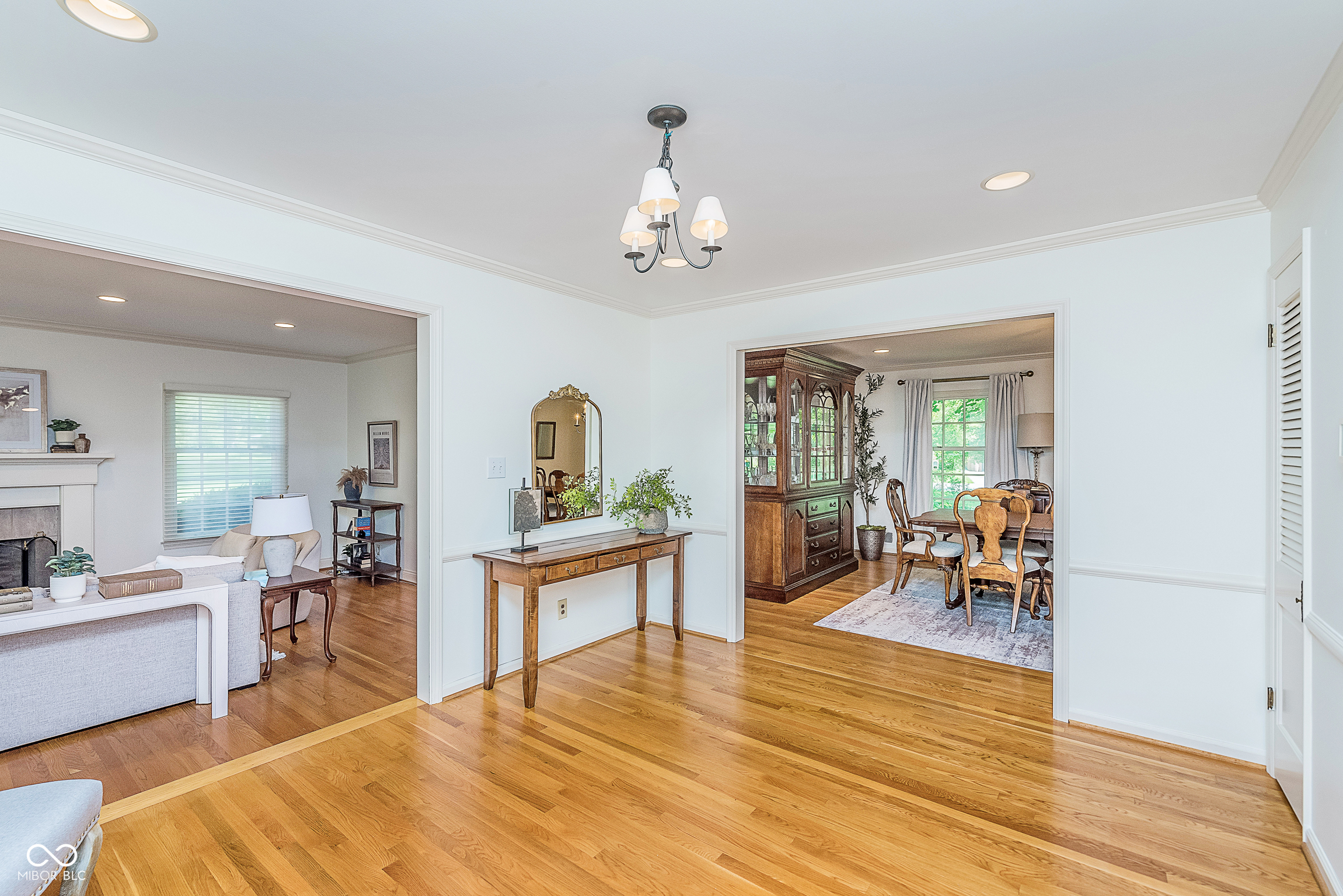 535 W 77th Street N
