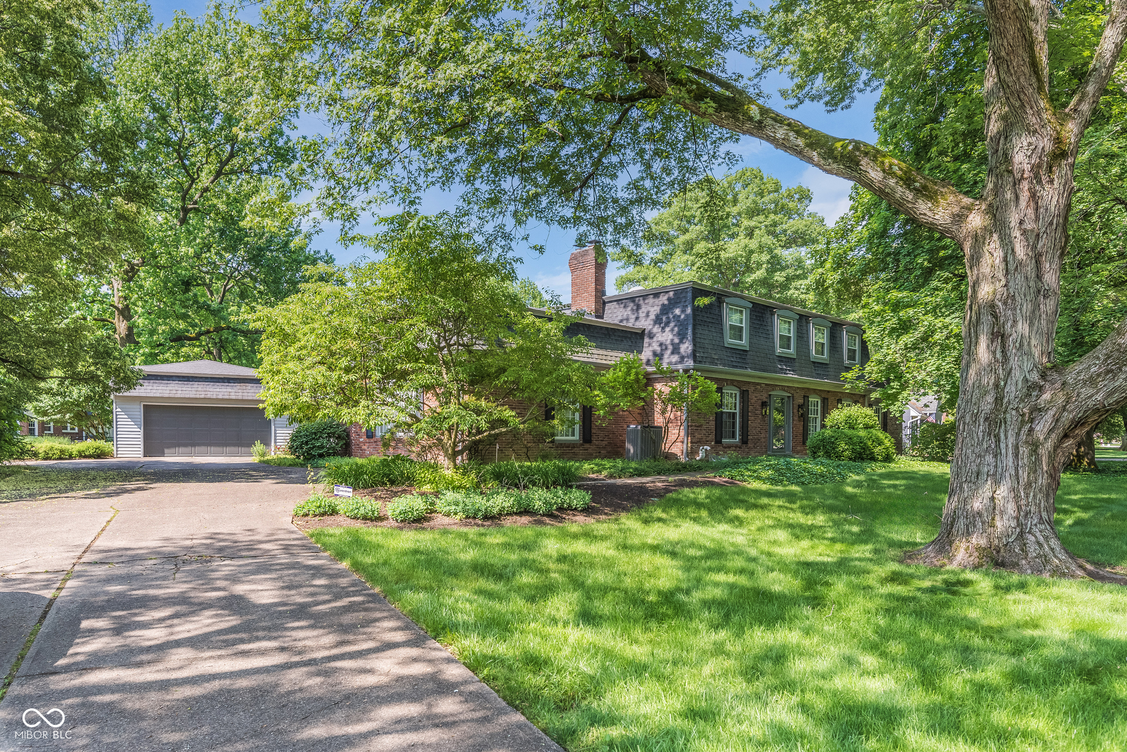 535 W 77th Street N