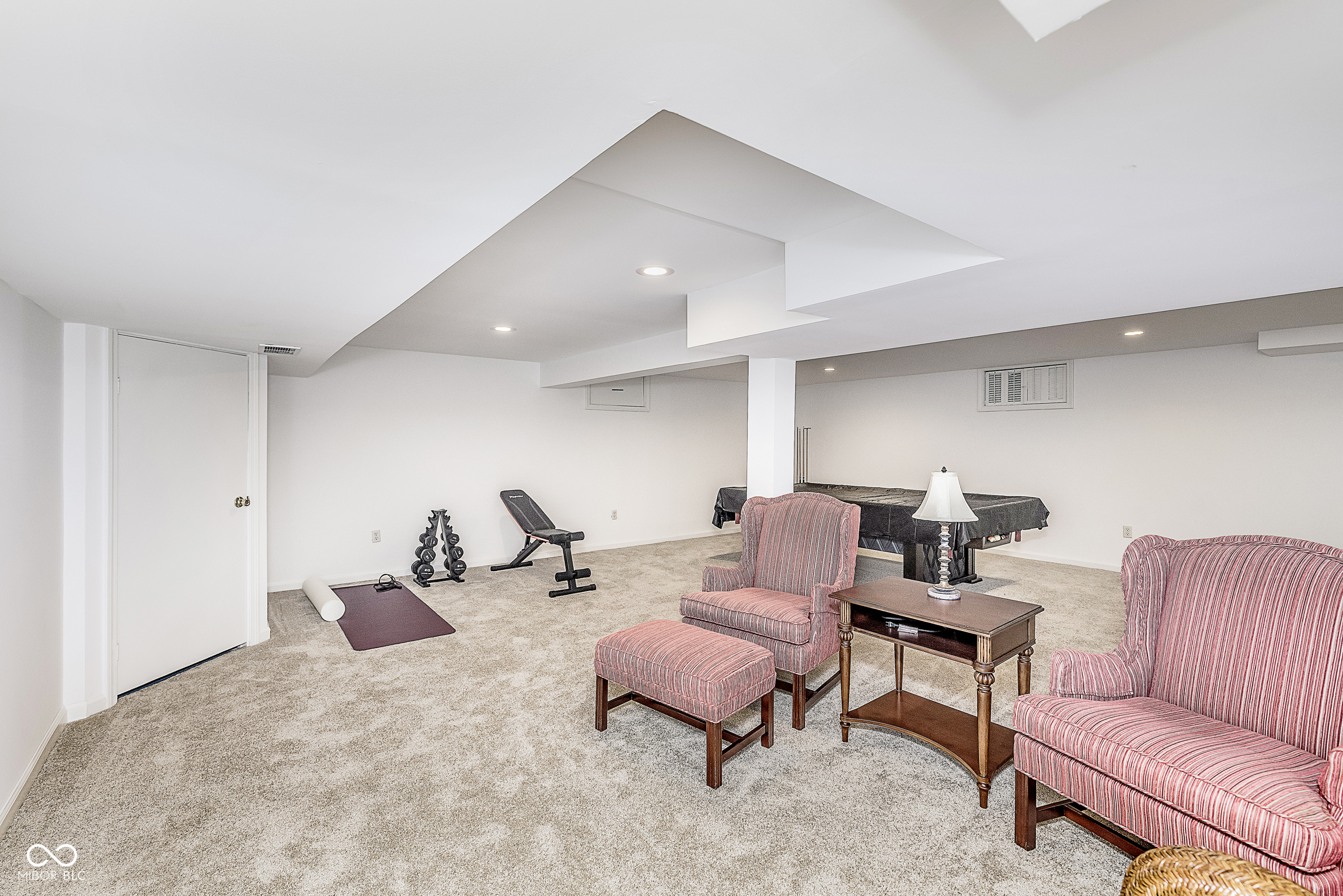 535 W 77th Street N