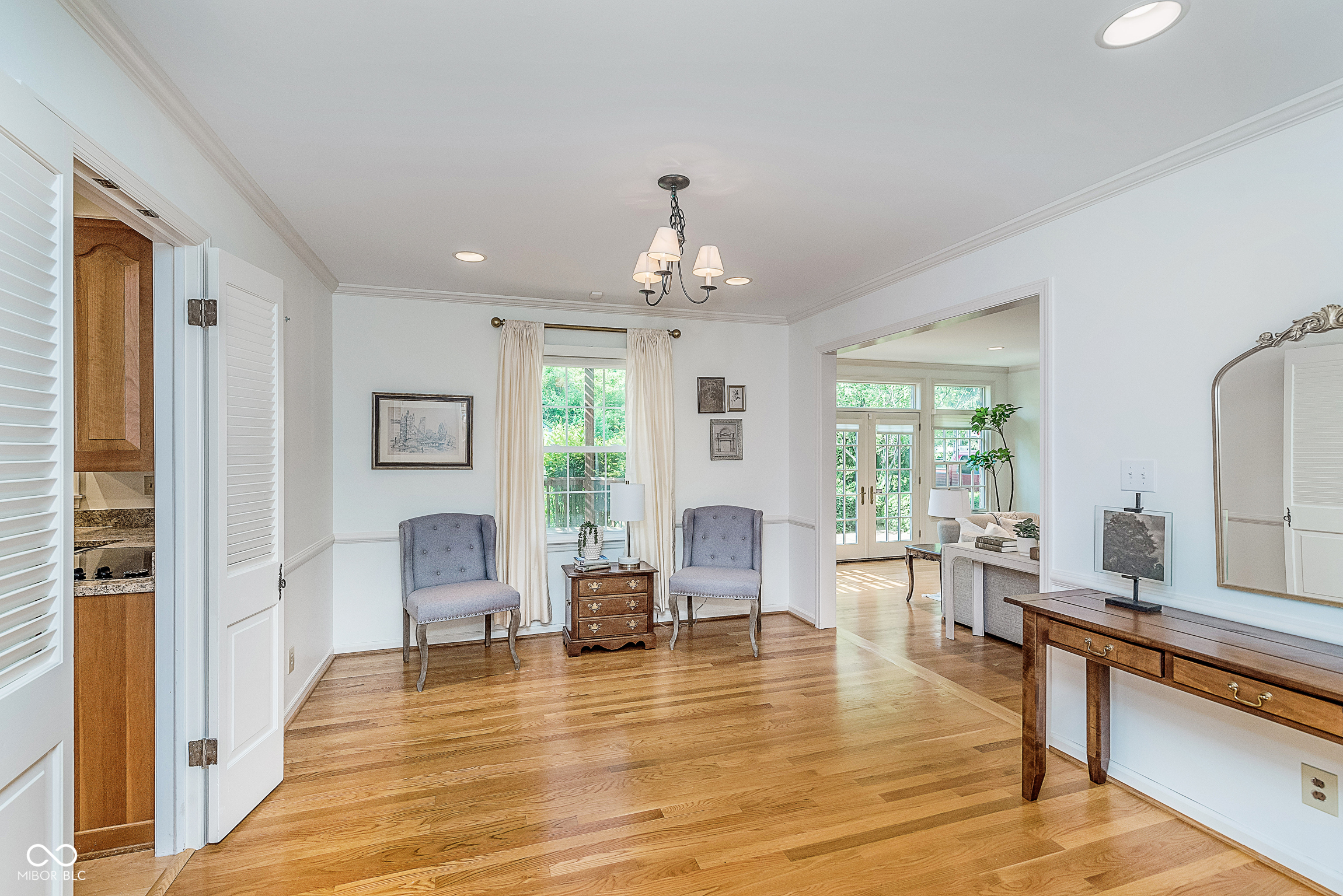 535 W 77th Street N