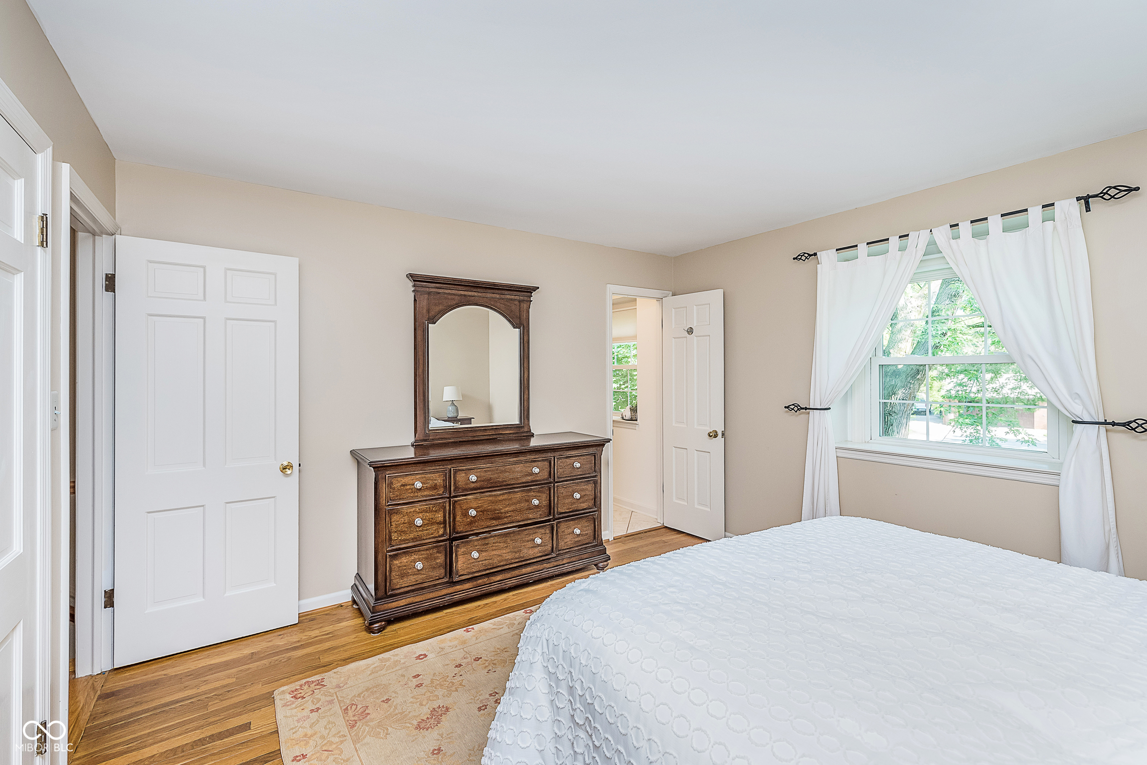 535 W 77th Street N