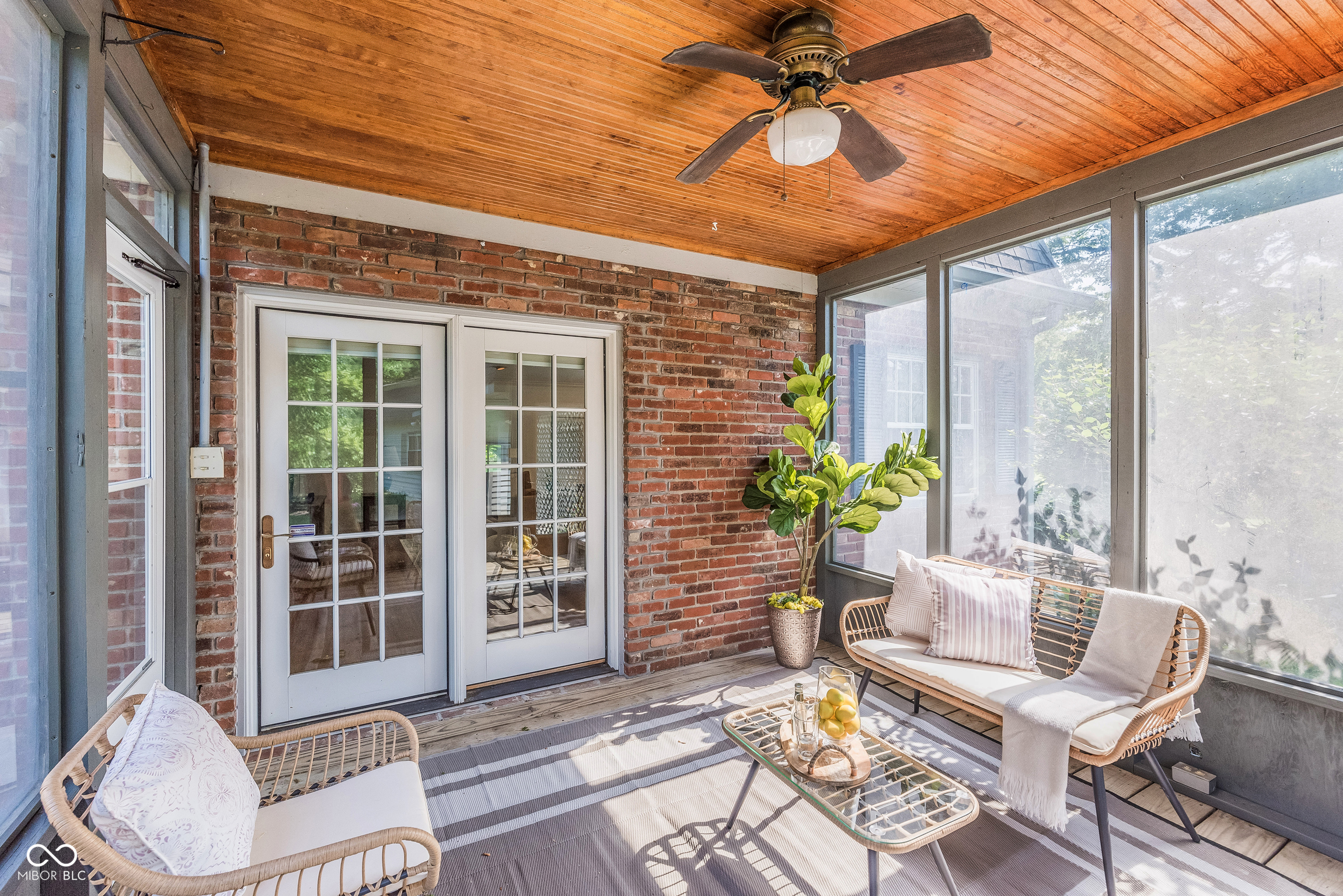 535 W 77th Street N