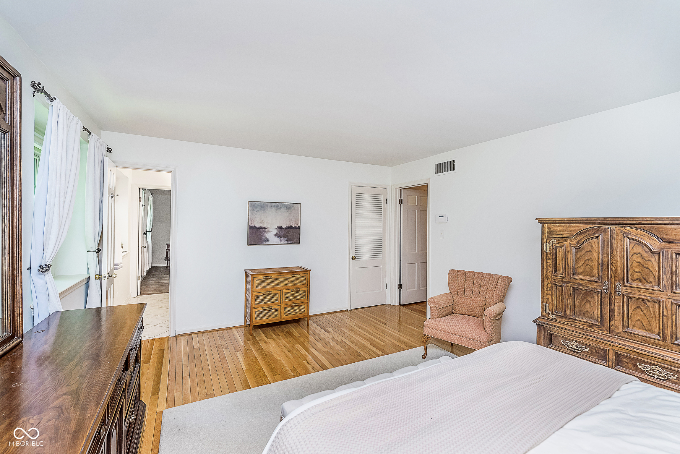 535 W 77th Street N