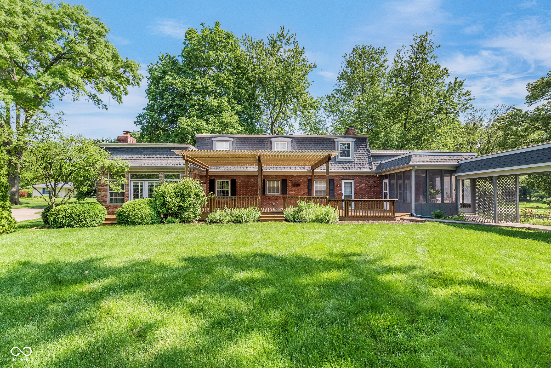 535 W 77th Street N