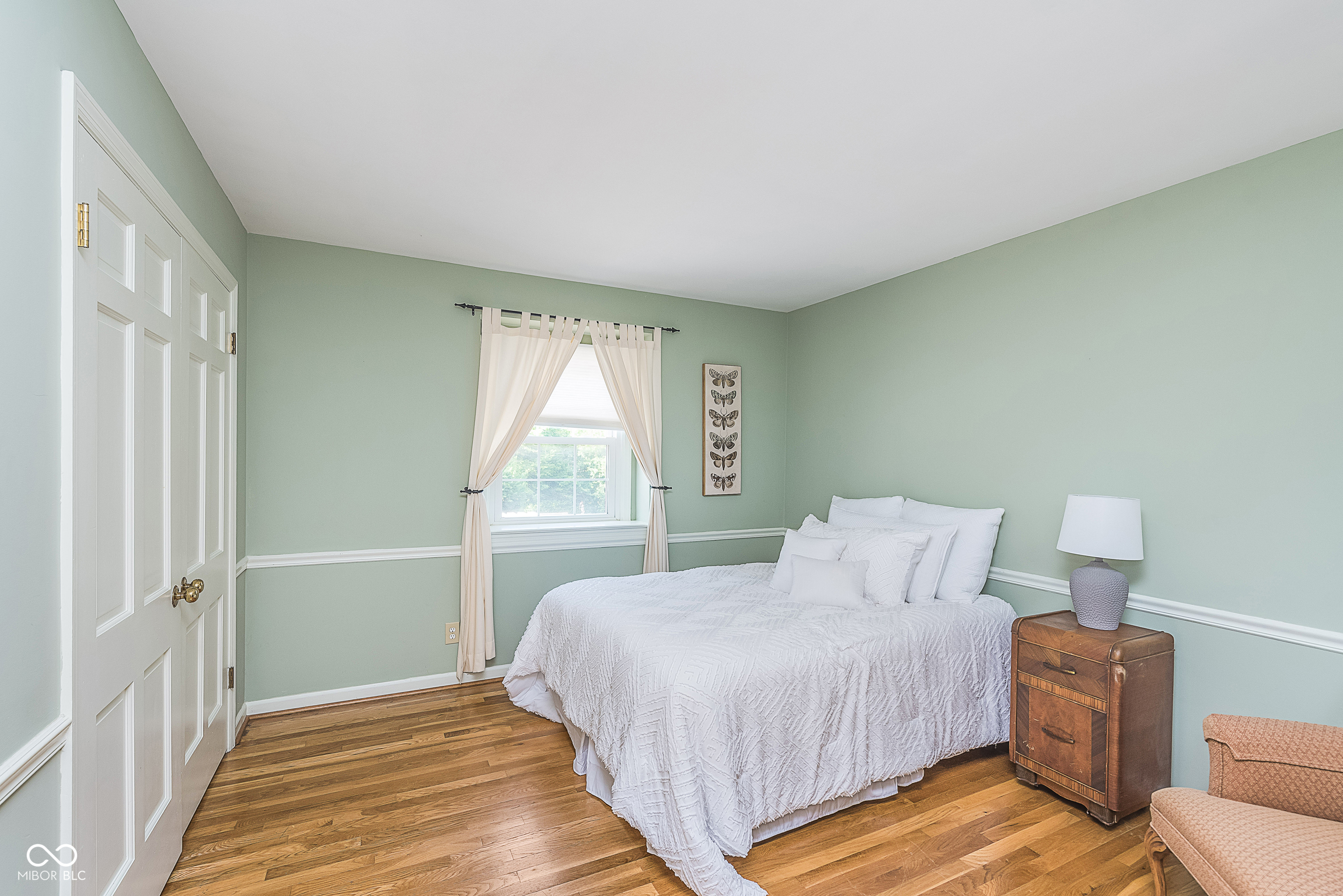 535 W 77th Street N