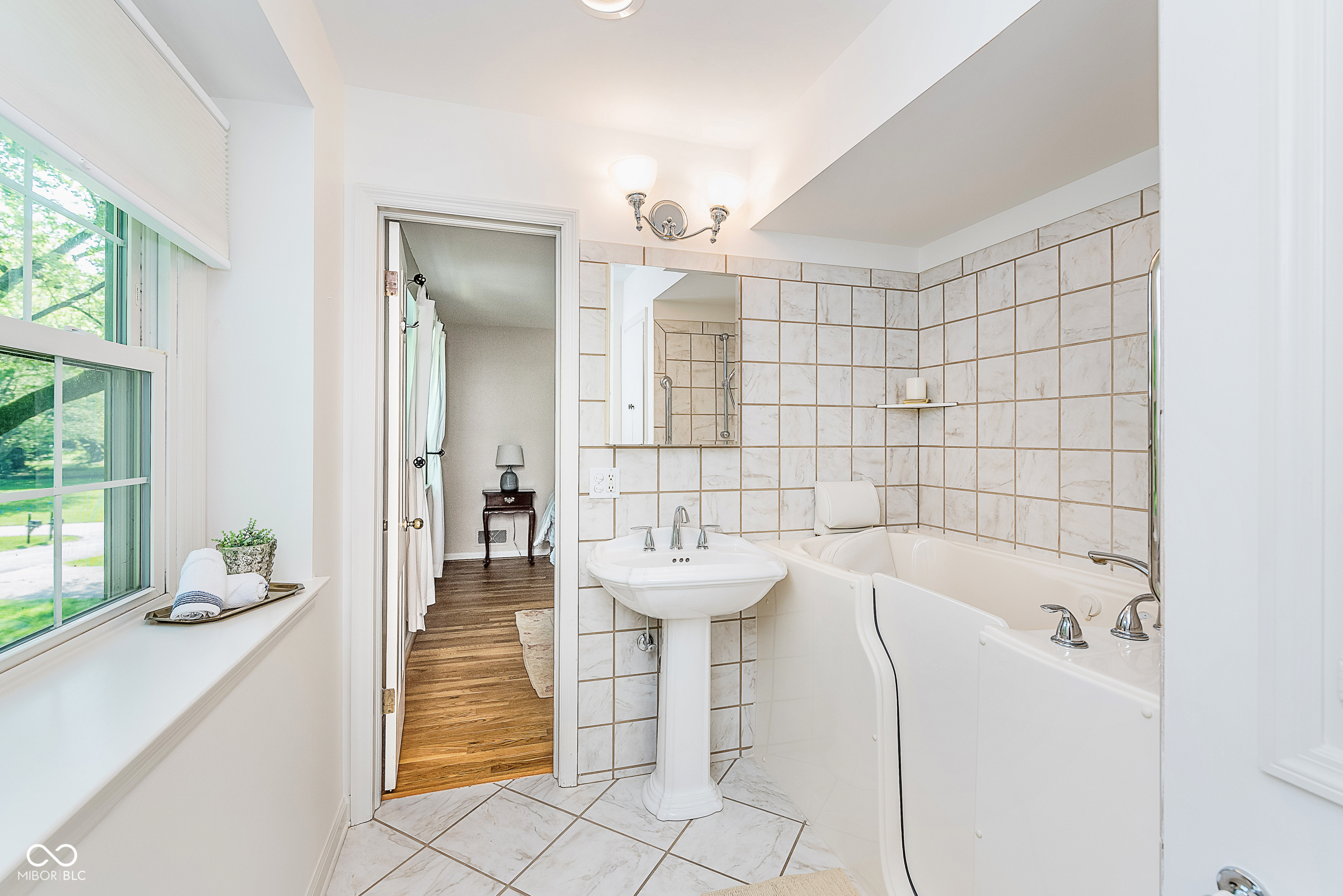 535 W 77th Street N
