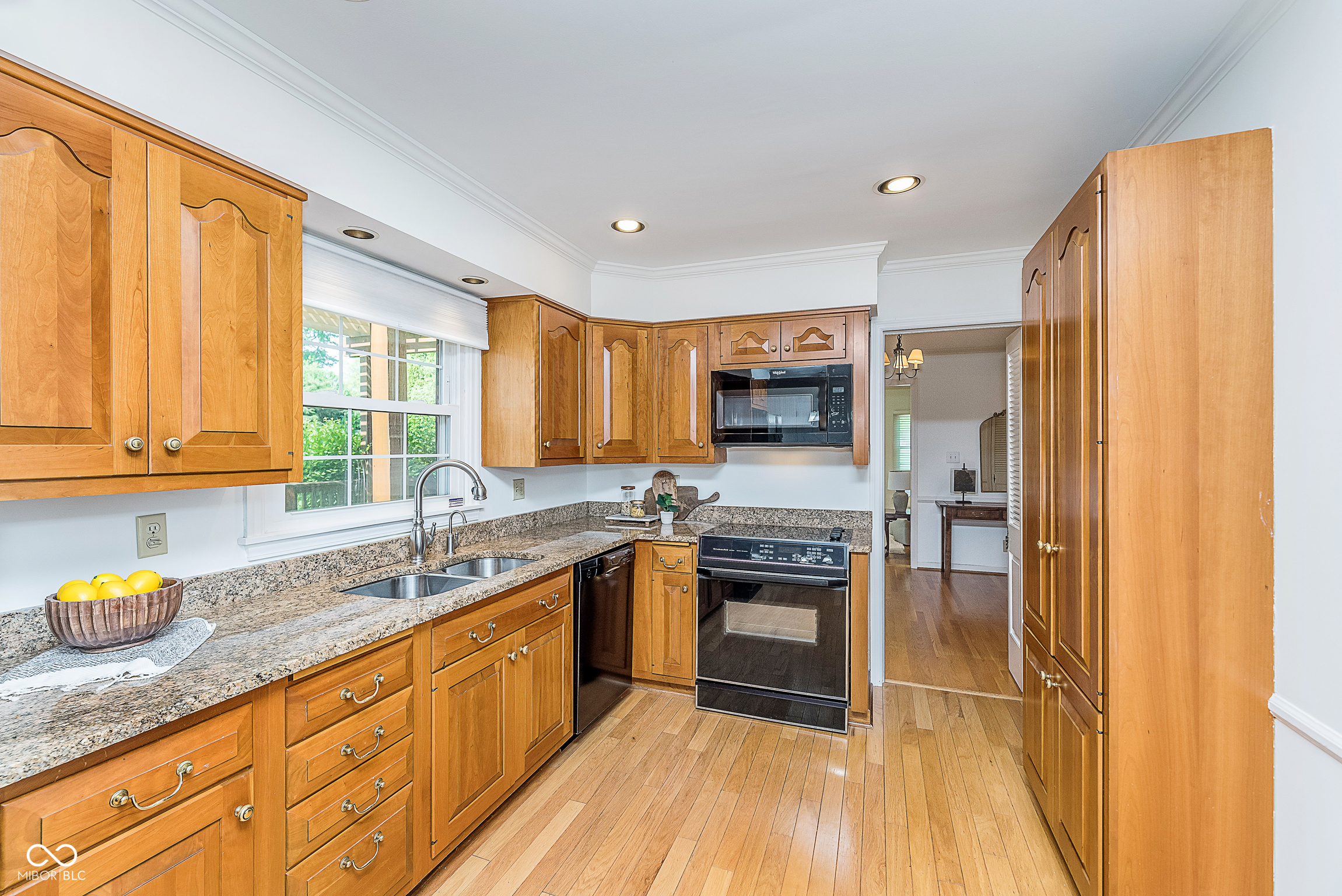 535 W 77th Street N