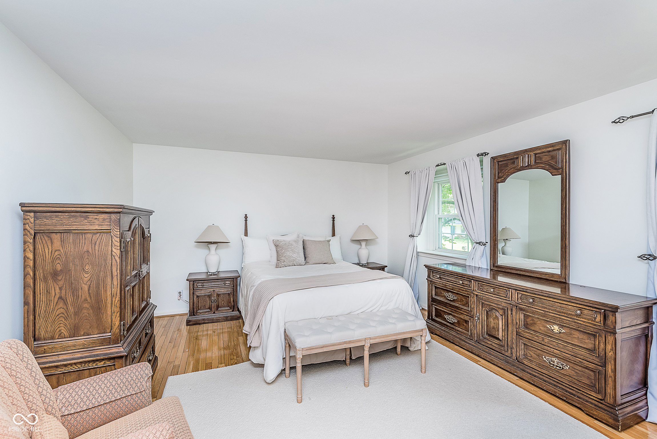 535 W 77th Street N