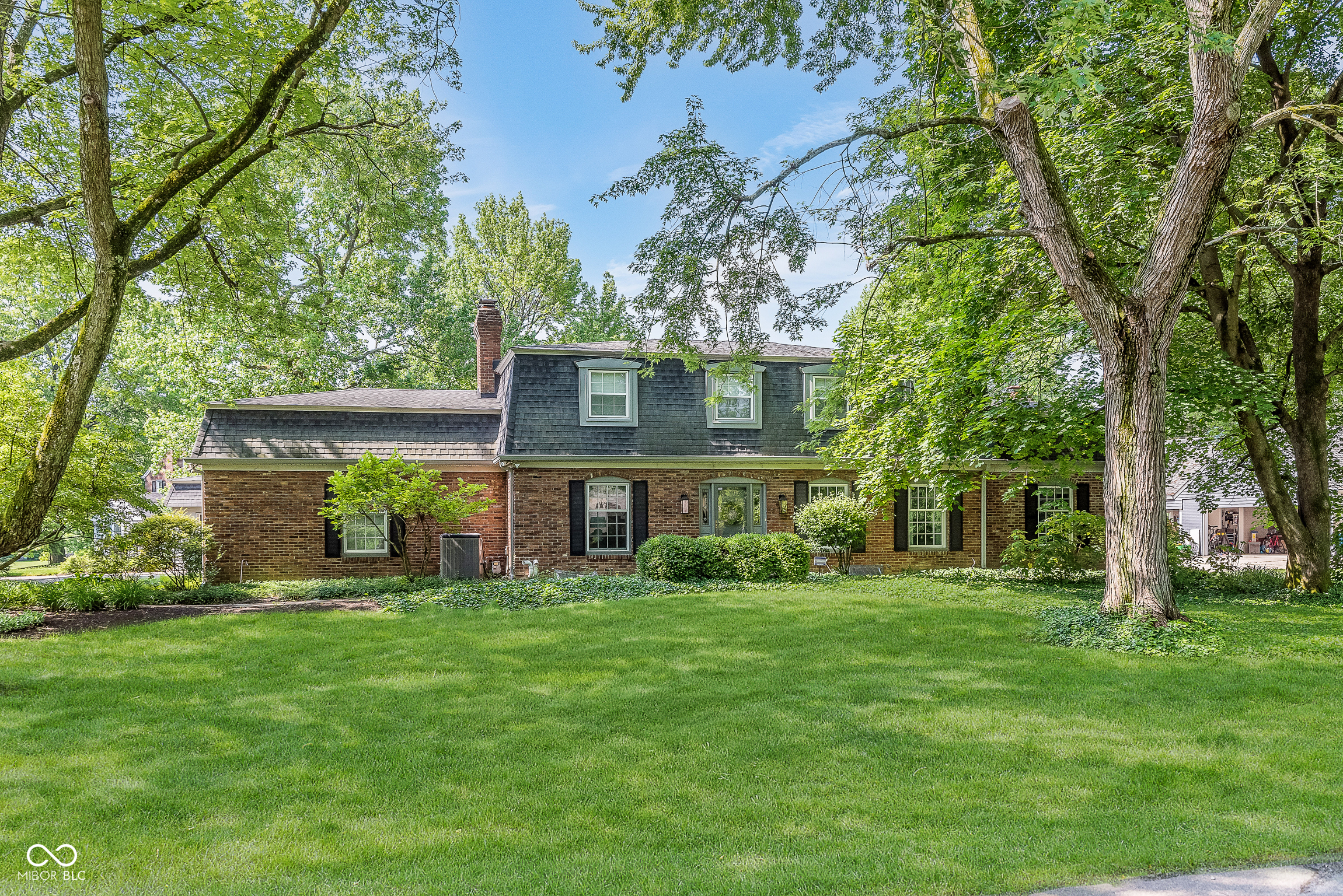 535 W 77th Street N