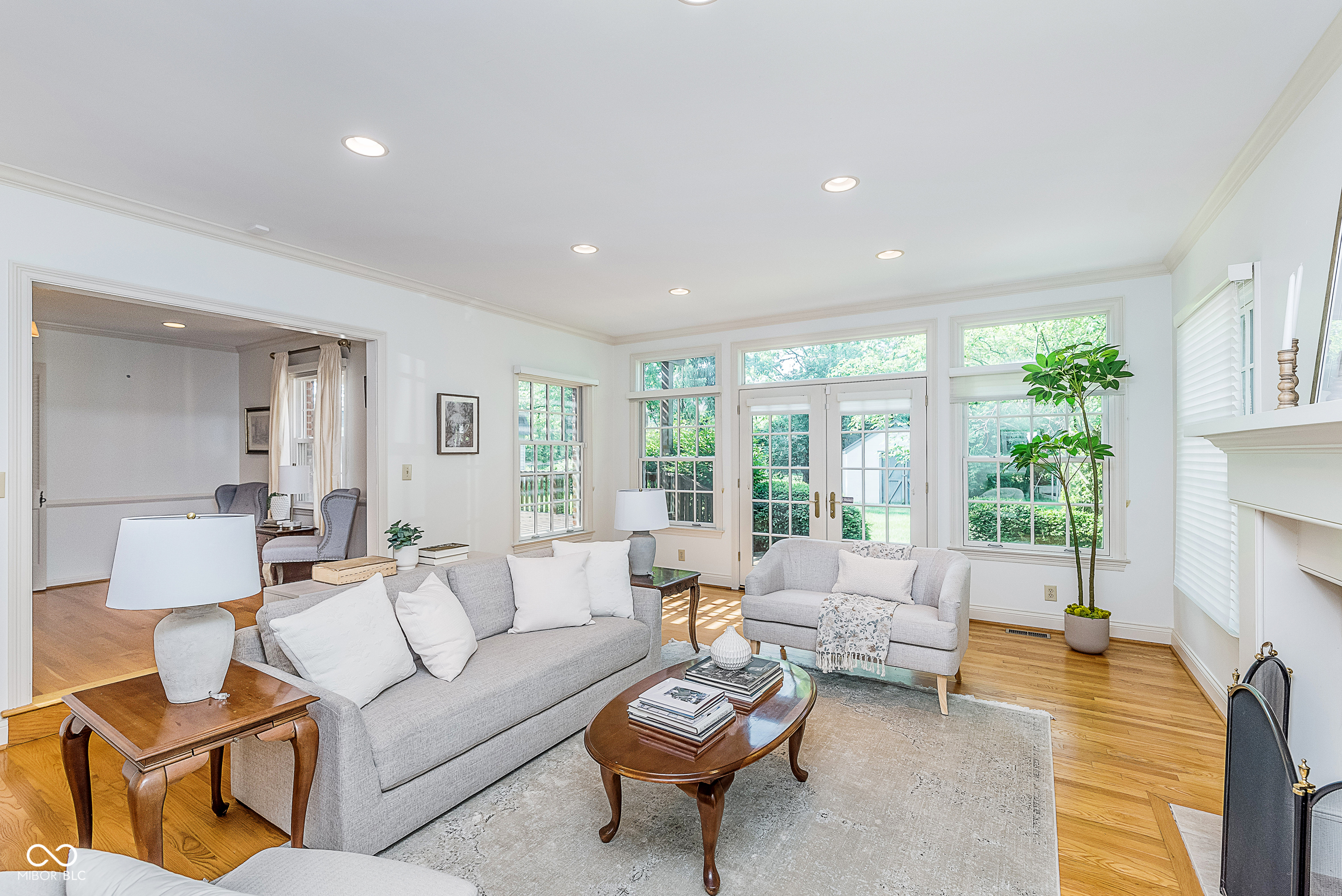 535 W 77th Street N