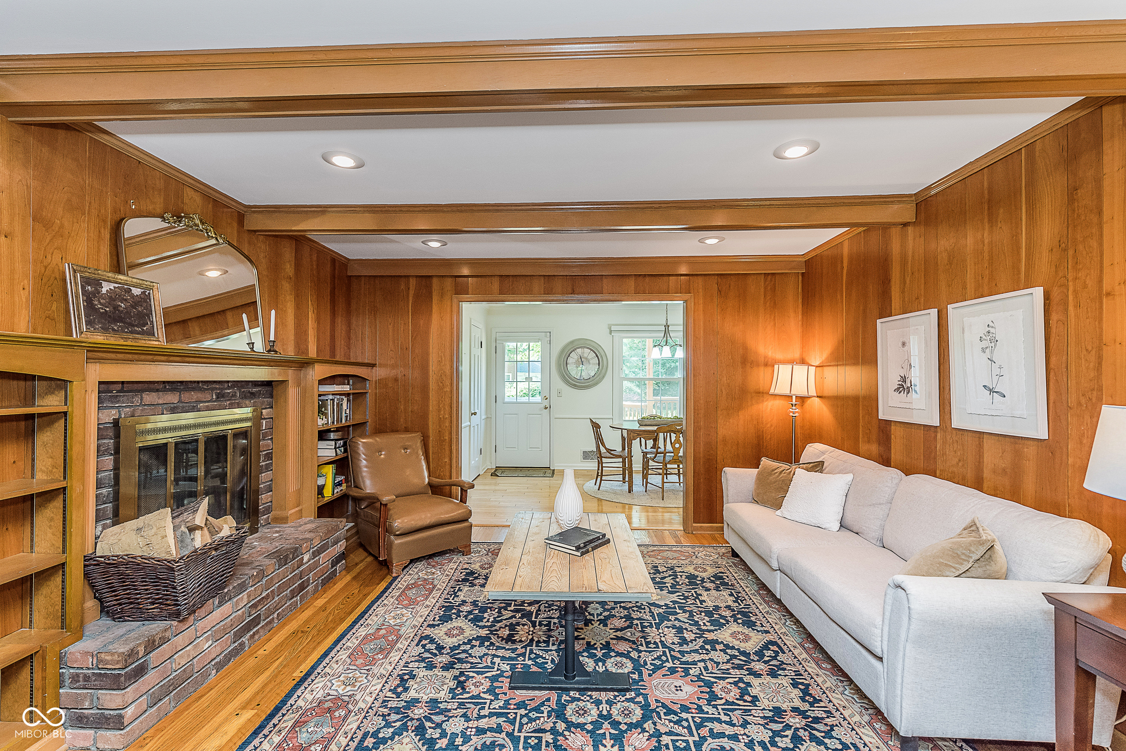 535 W 77th Street N