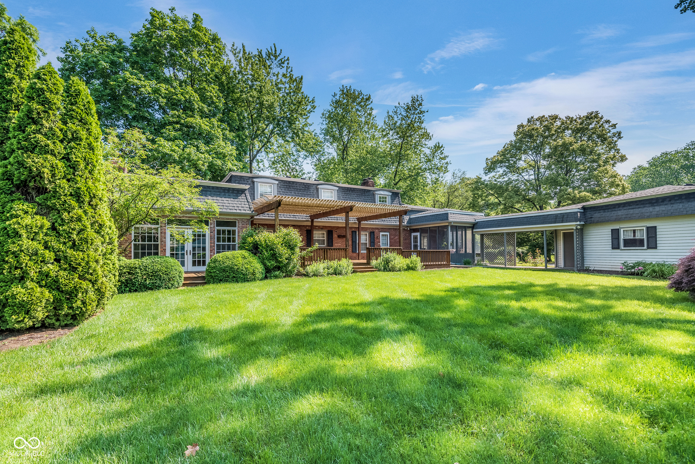 535 W 77th Street N
