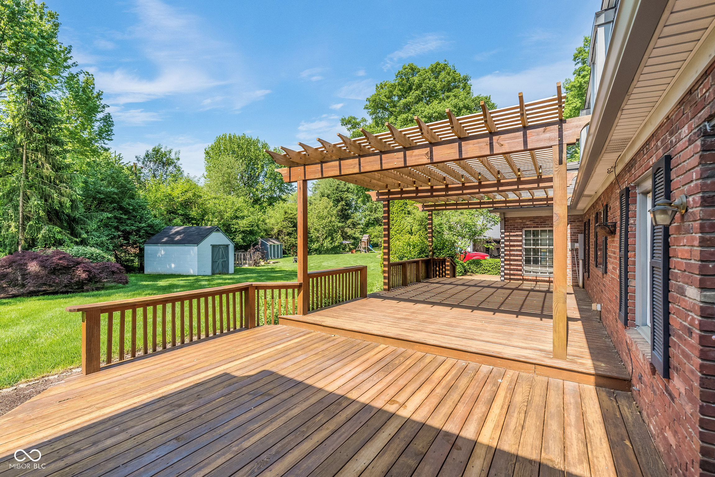 535 W 77th Street N