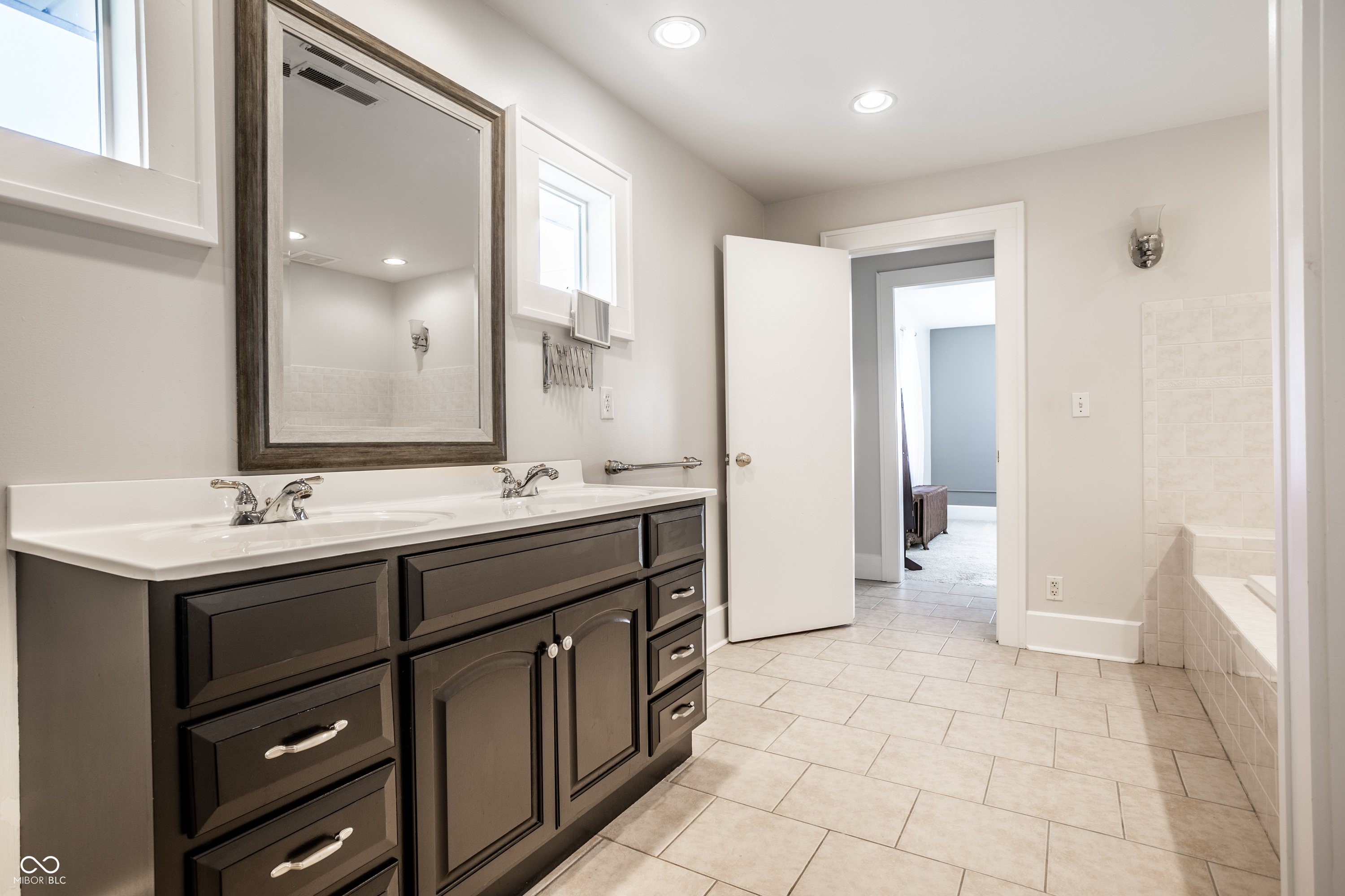 4016 N Illinois Street