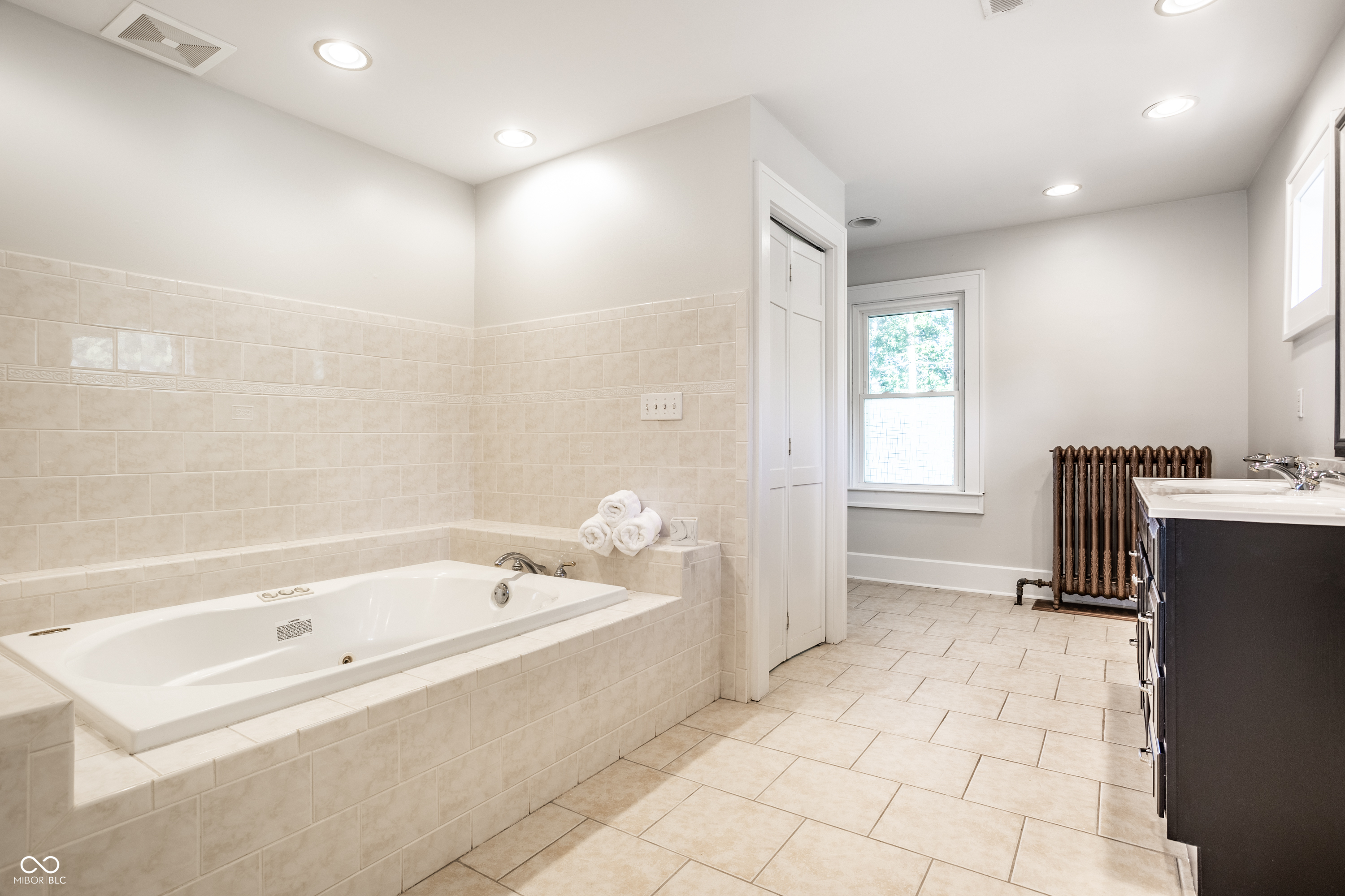 4016 N Illinois Street