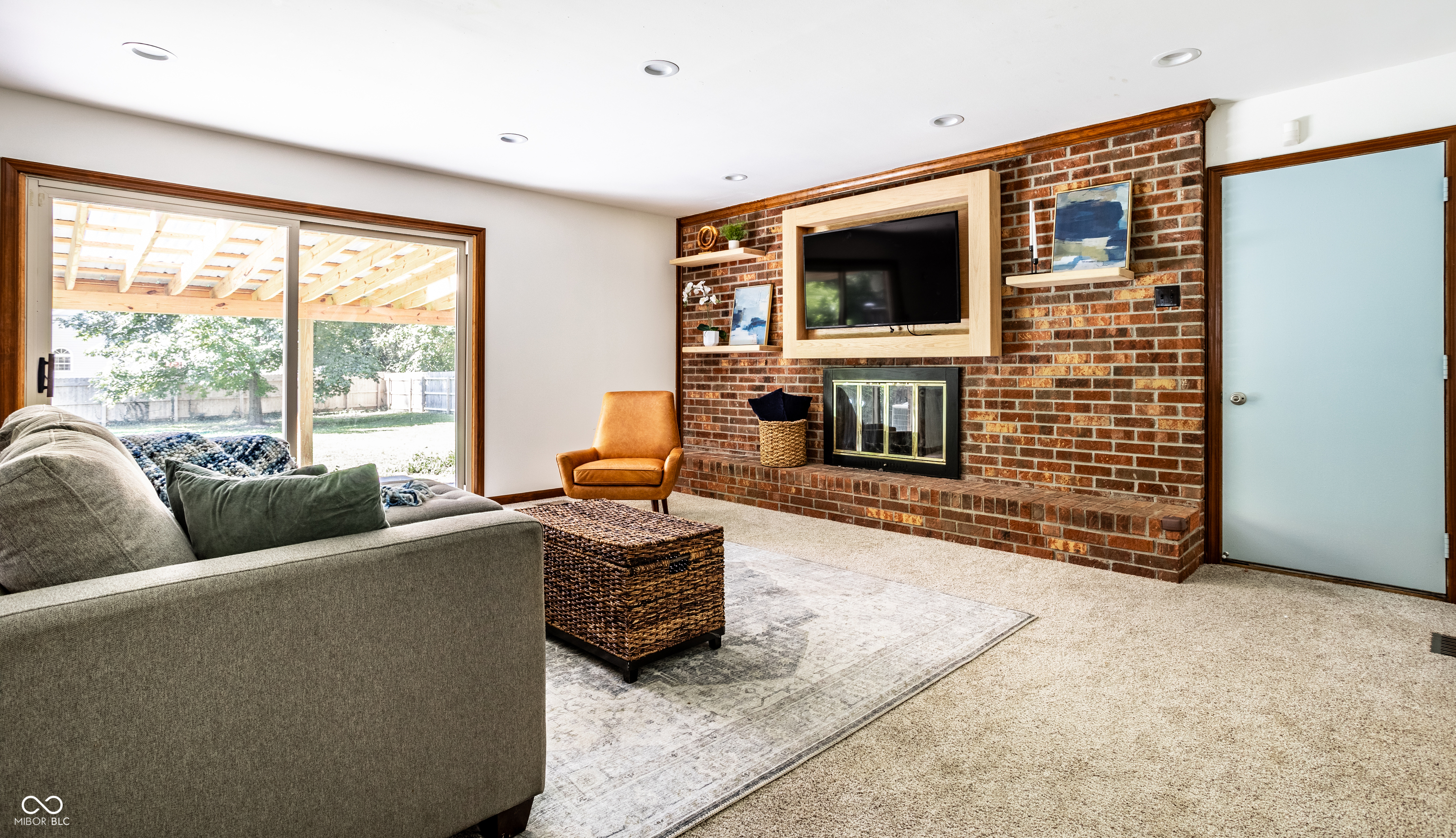 2239 Paula Ln S Drive