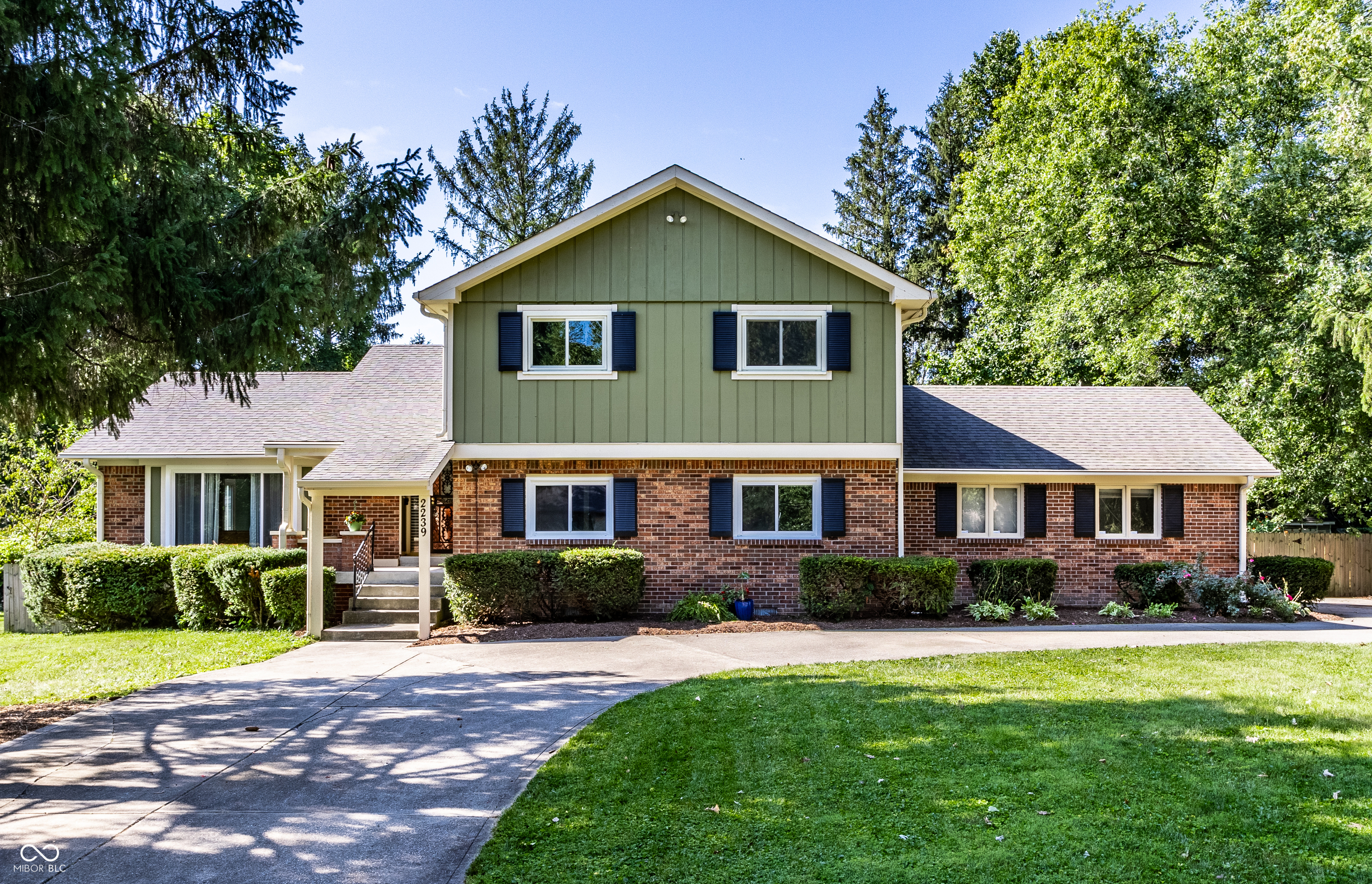 2239 Paula Ln S Drive