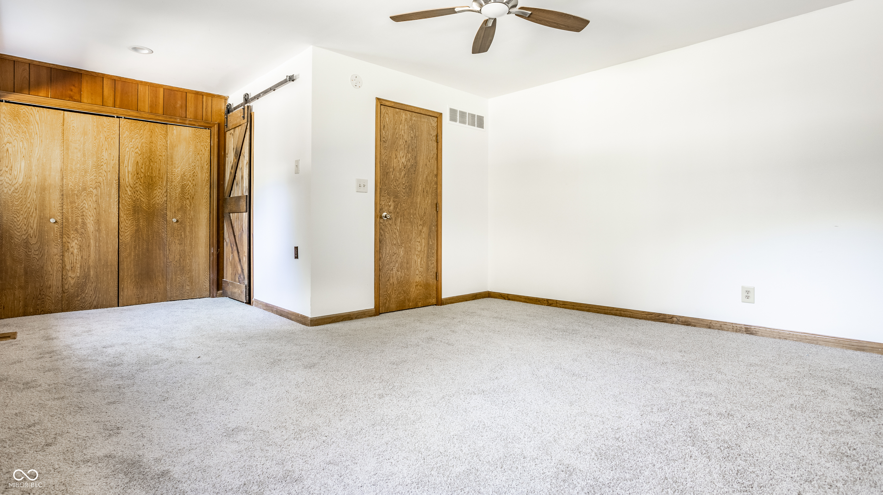 2239 Paula Ln S Drive