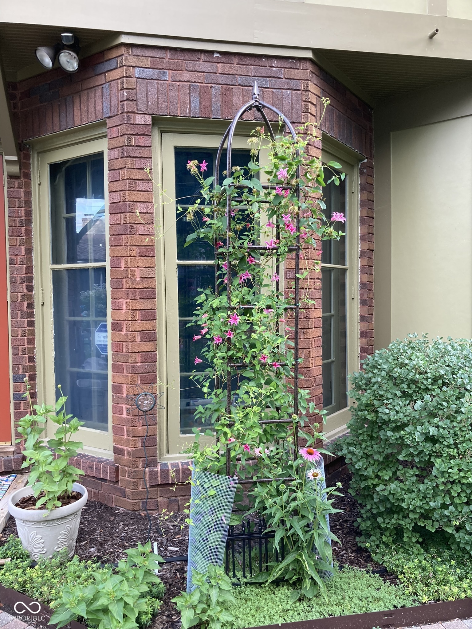43 W Hampton Drive