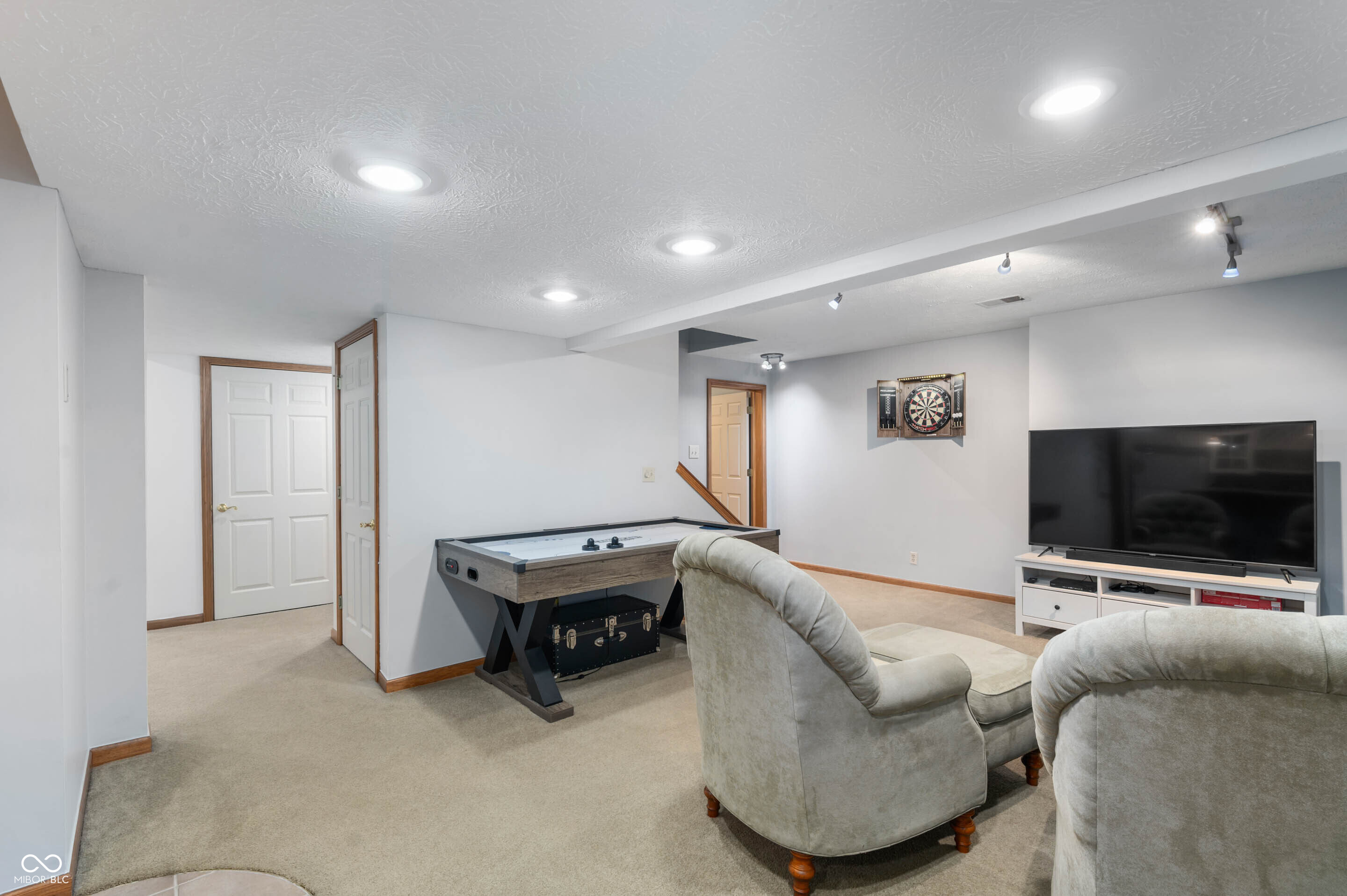 325 W Greyhound Pass