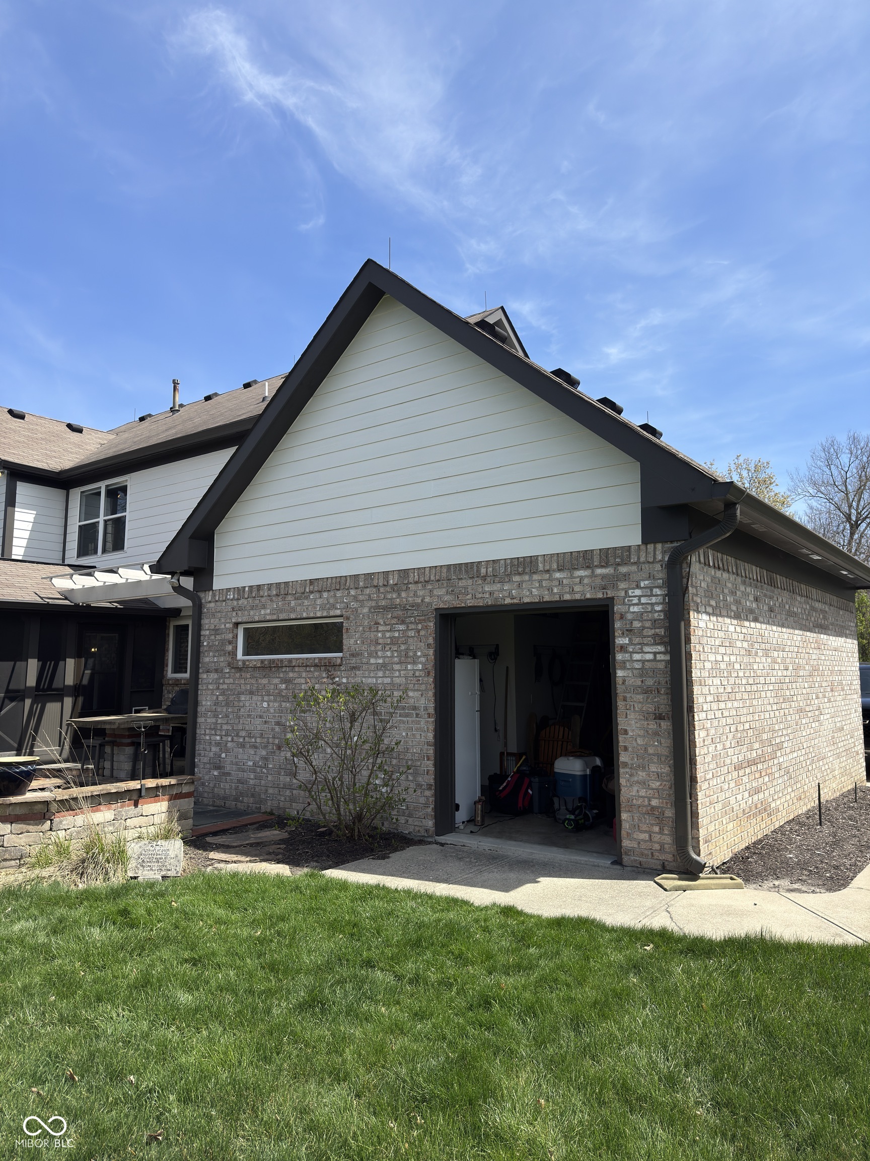 5865 Hollythorn Place