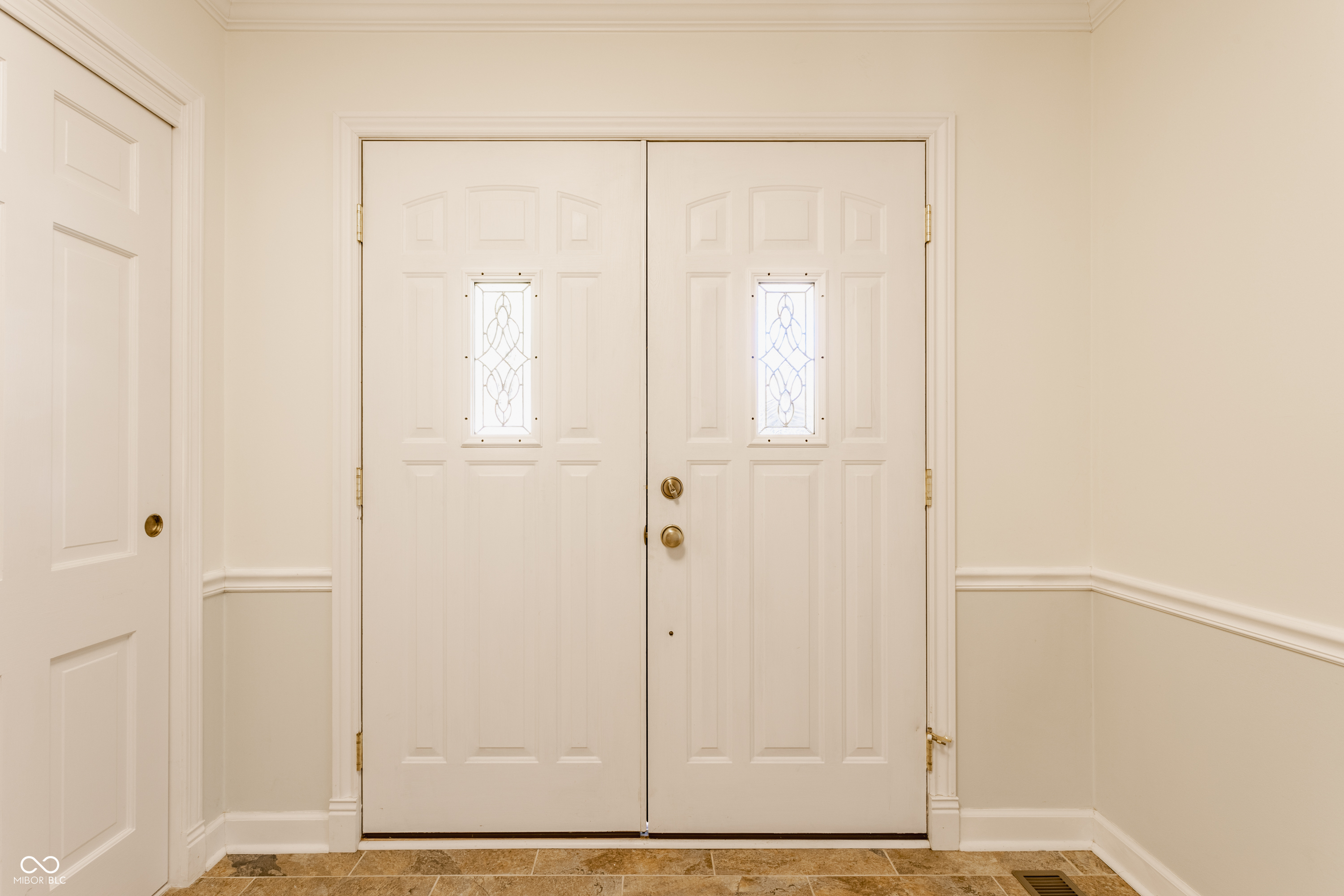 9 Lakeview Court