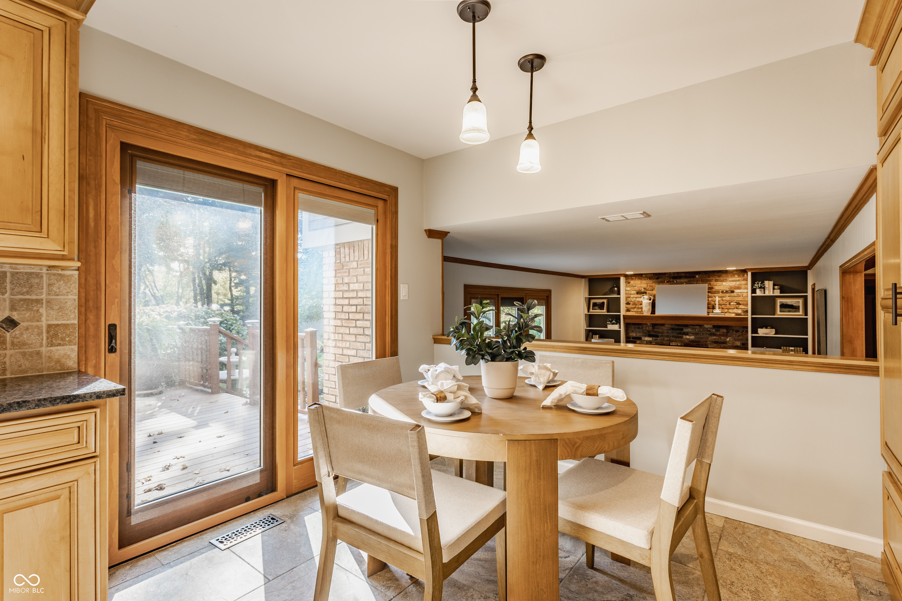 9 Lakeview Court